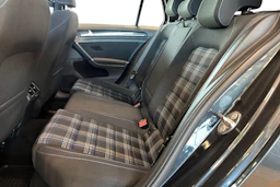 musta Volkswagen Golf 2015 kuva 8.