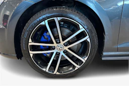 musta Volkswagen Golf 2015 kuva 9.