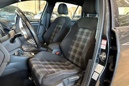 musta Volkswagen Golf 2015 kuva 11.