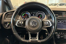 musta Volkswagen Golf 2015 kuva 12.