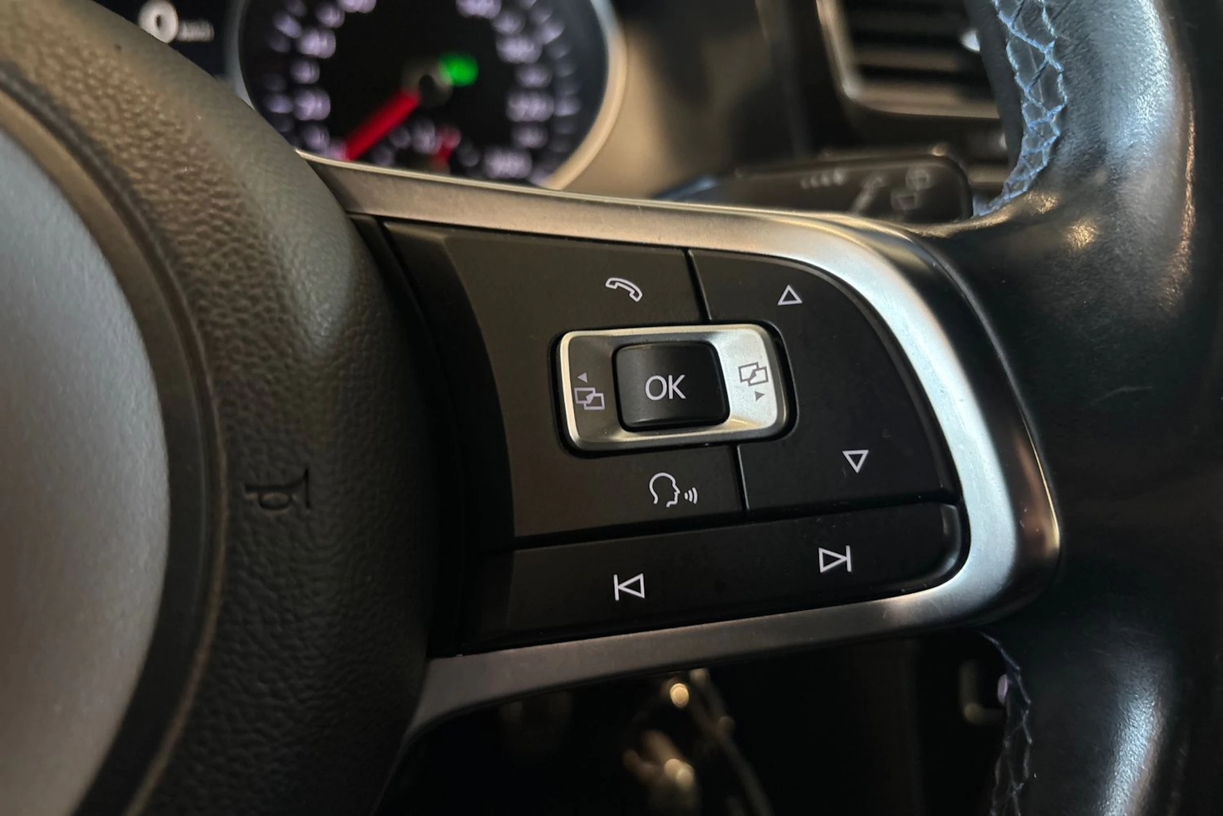 musta Volkswagen Golf 2015 kuva 13.