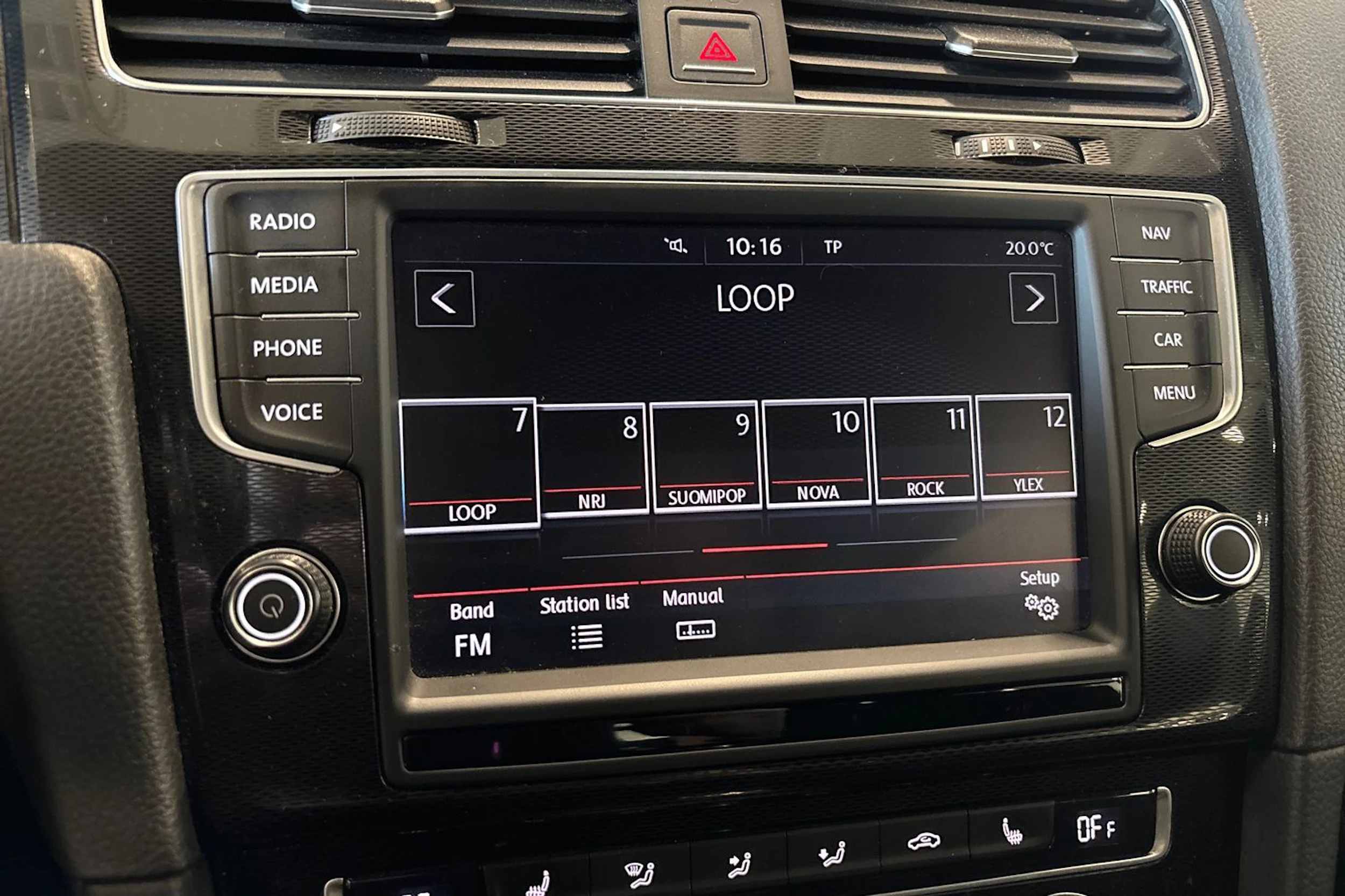 musta Volkswagen Golf 2015 kuva 18.