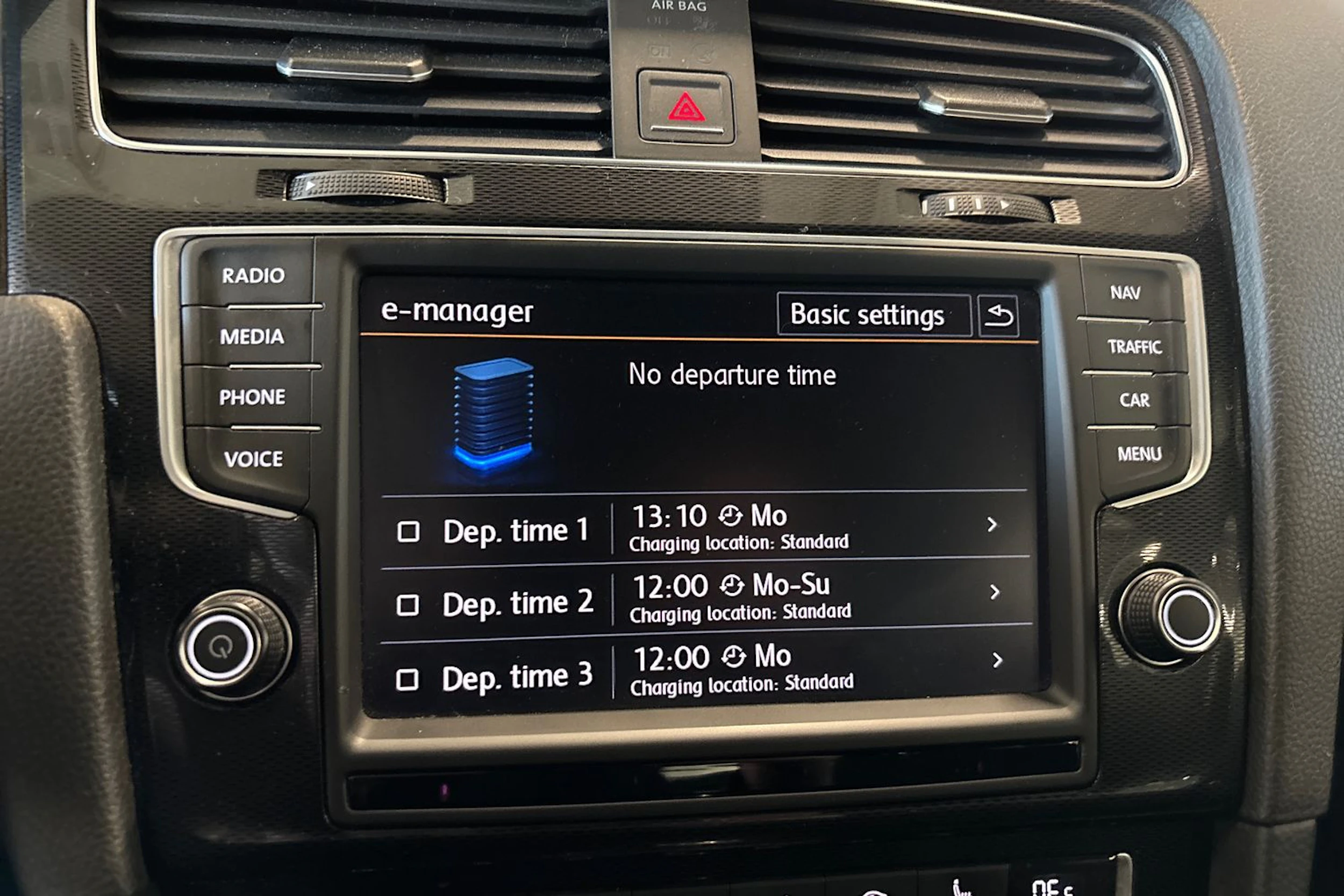 musta Volkswagen Golf 2015 kuva 22.