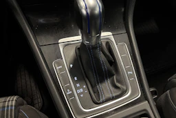 musta Volkswagen Golf 2015 kuva 26.
