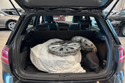 musta Volkswagen Golf 2015 kuva 32.
