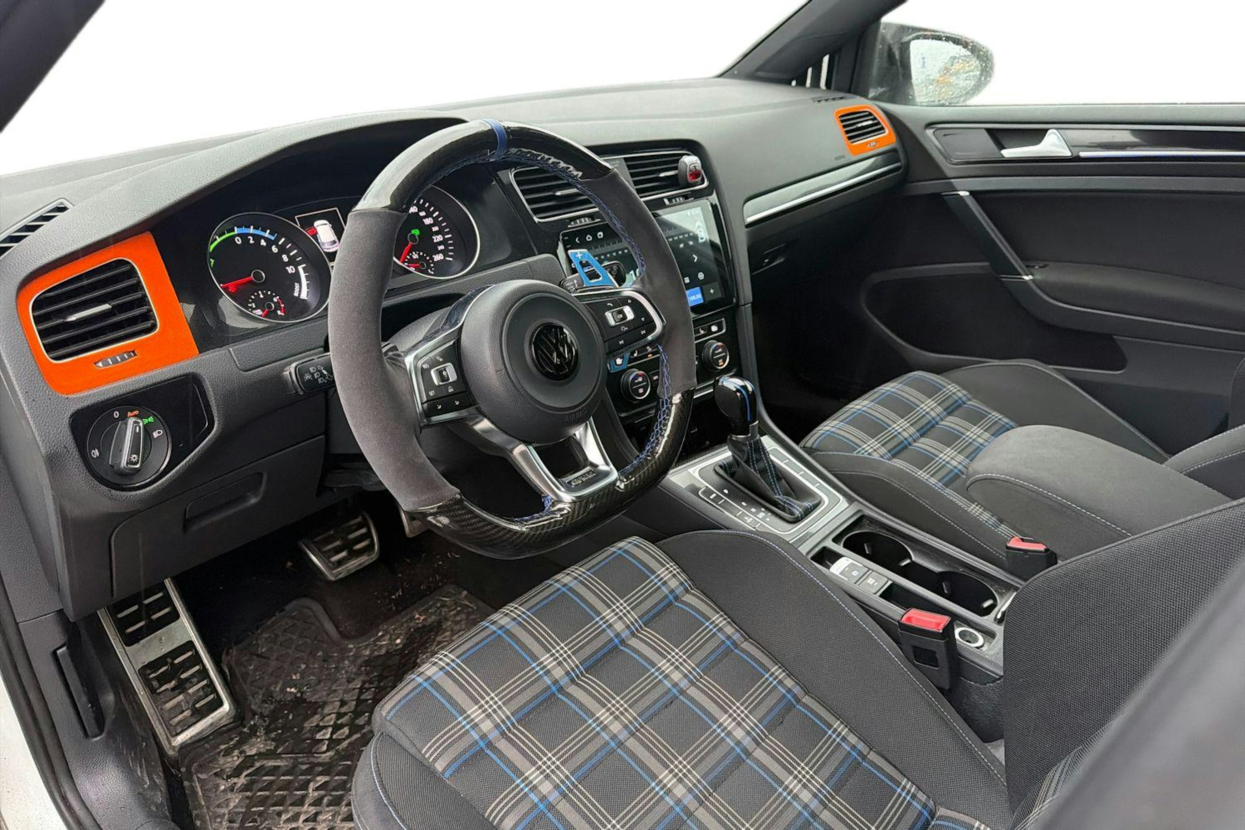 valkoinen Volkswagen Golf 2015 kuva 3.