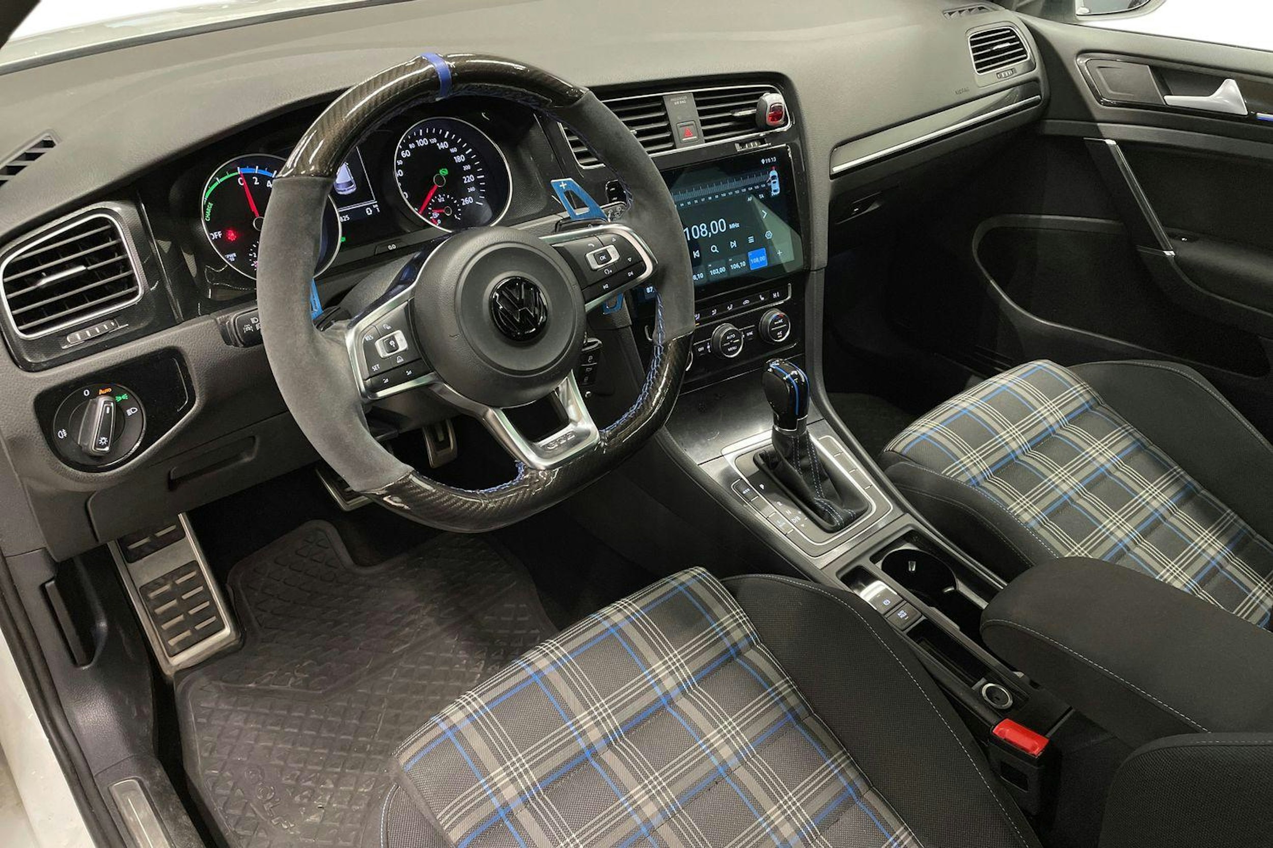 valkoinen Volkswagen Golf 2015 kuva 7.