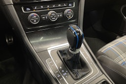 valkoinen Volkswagen Golf 2015 kuva 21.