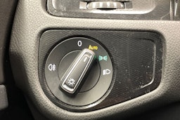 valkoinen Volkswagen Golf 2015 kuva 22.