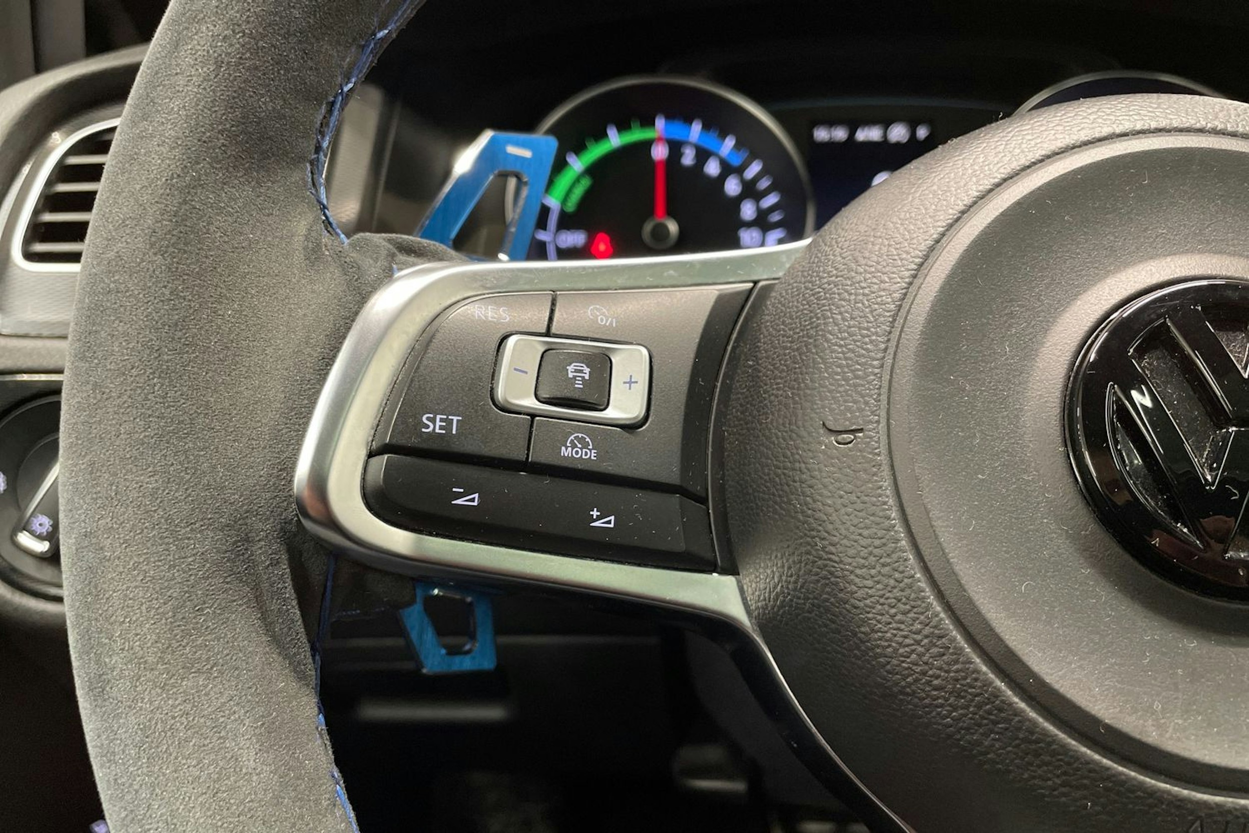 valkoinen Volkswagen Golf 2015 kuva 23.