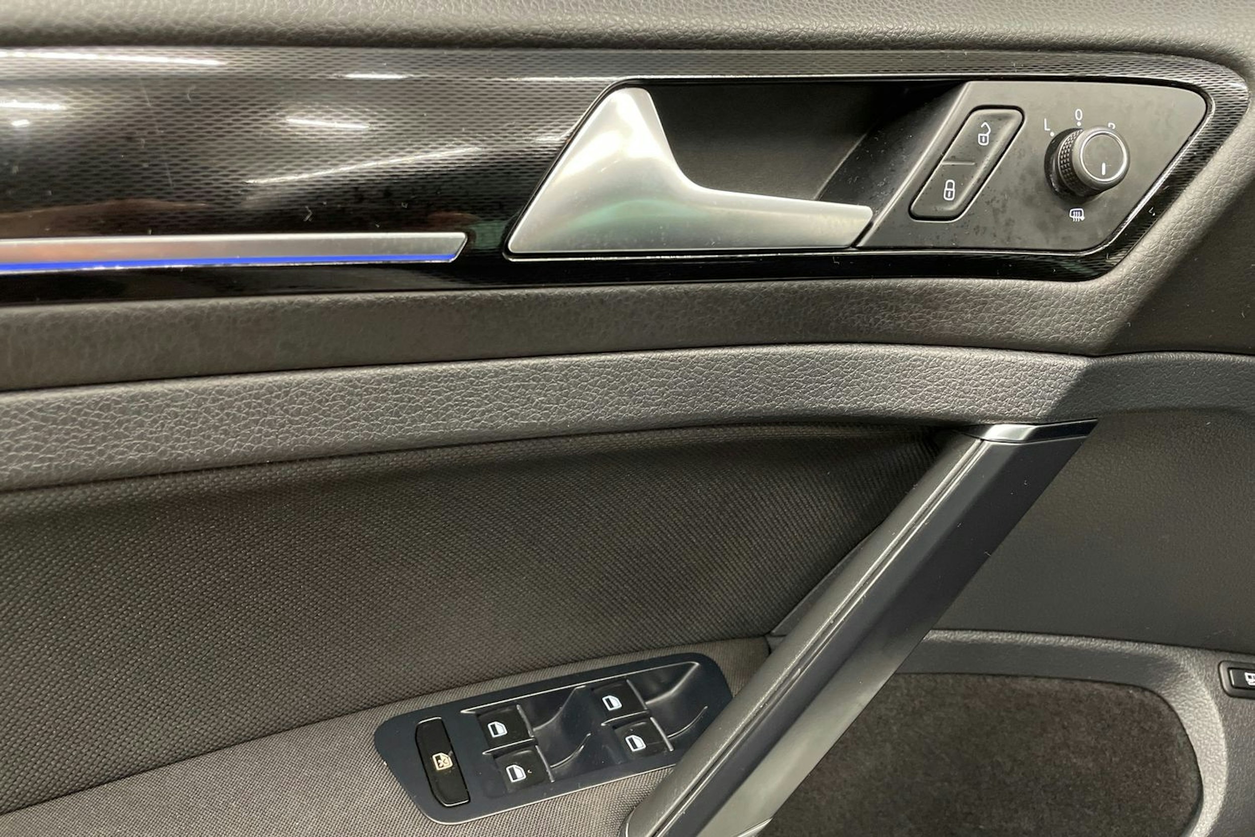 valkoinen Volkswagen Golf 2015 kuva 27.