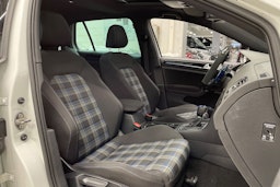 valkoinen Volkswagen Golf 2015 kuva 30.