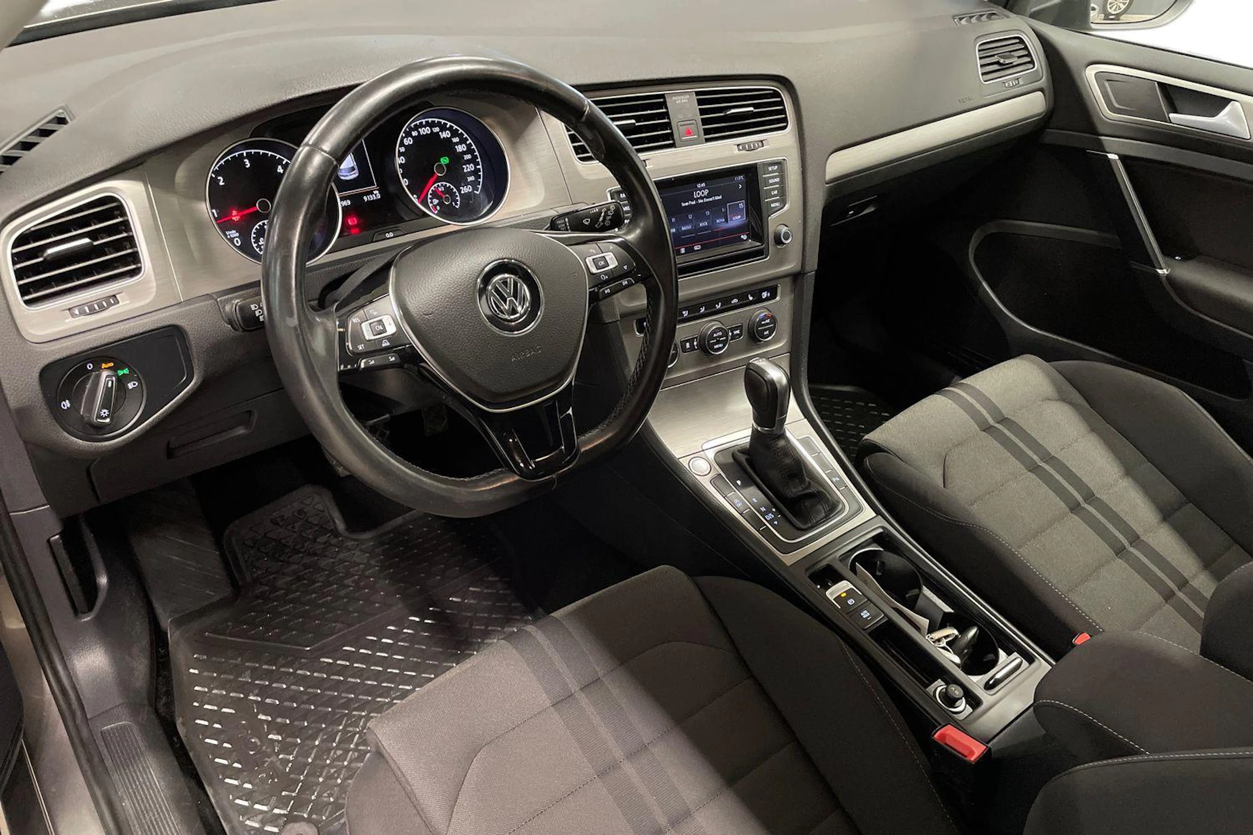 harmaa Volkswagen Golf 2015 kuva 6.