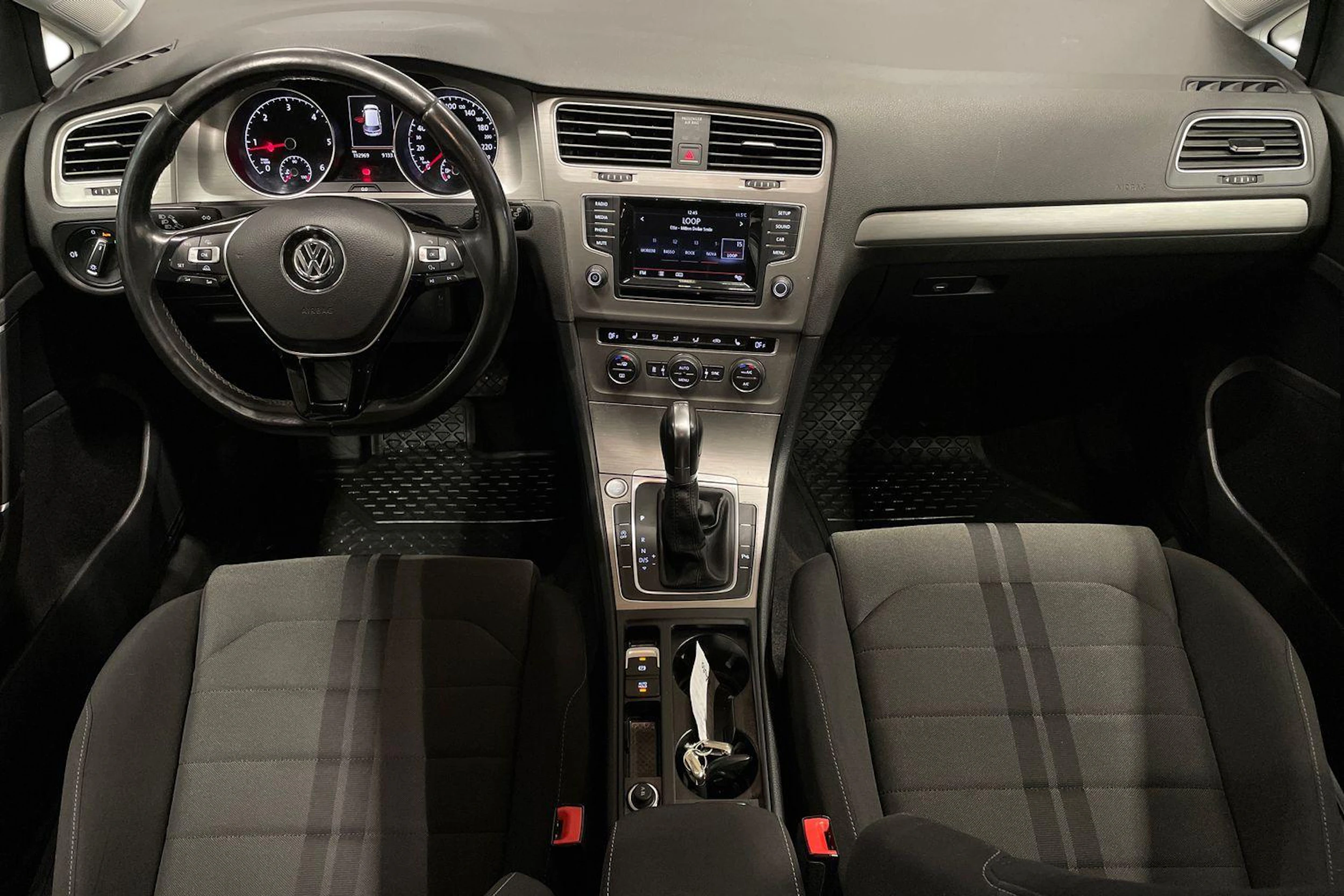 harmaa Volkswagen Golf 2015 kuva 7.