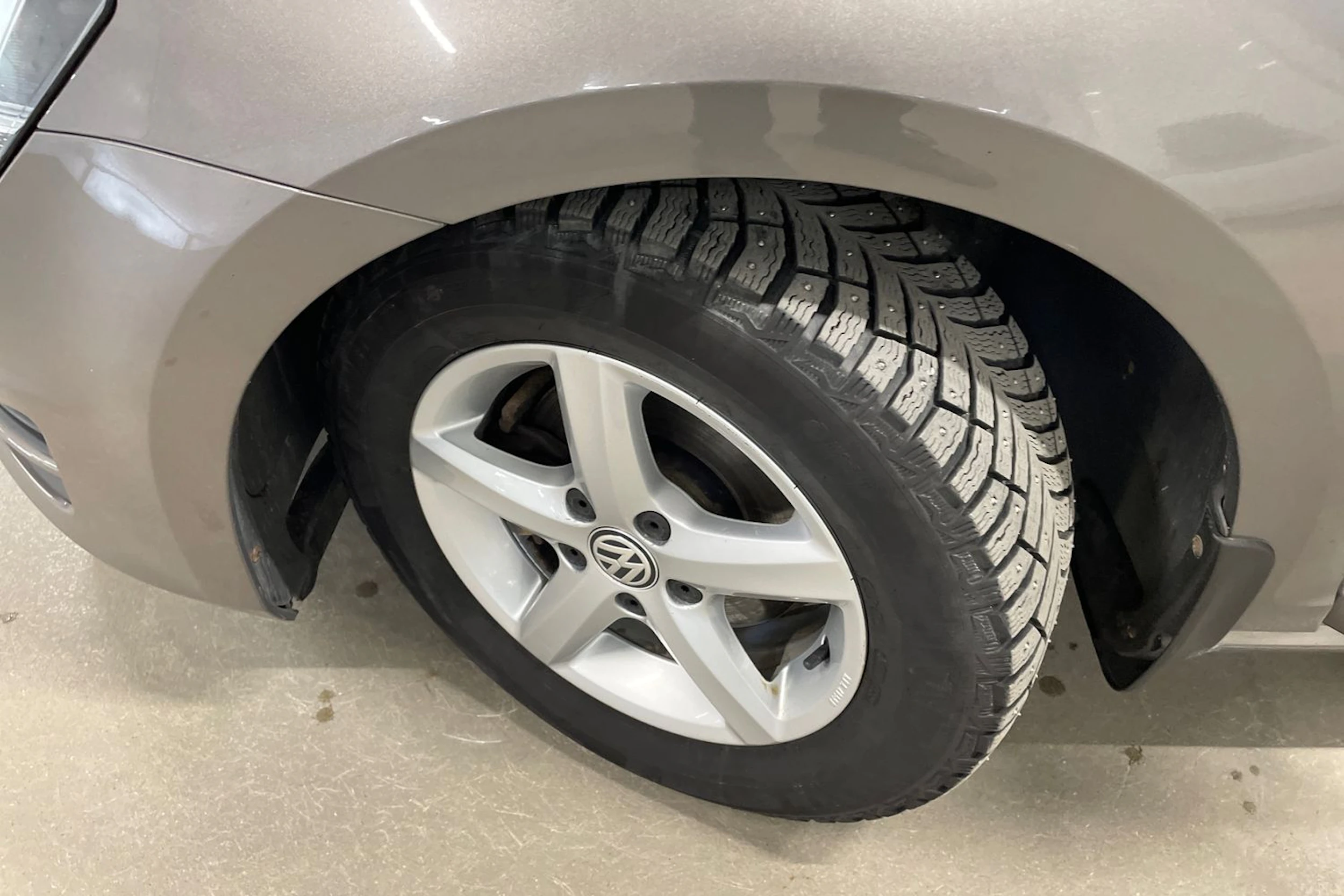 harmaa Volkswagen Golf 2015 kuva 10.