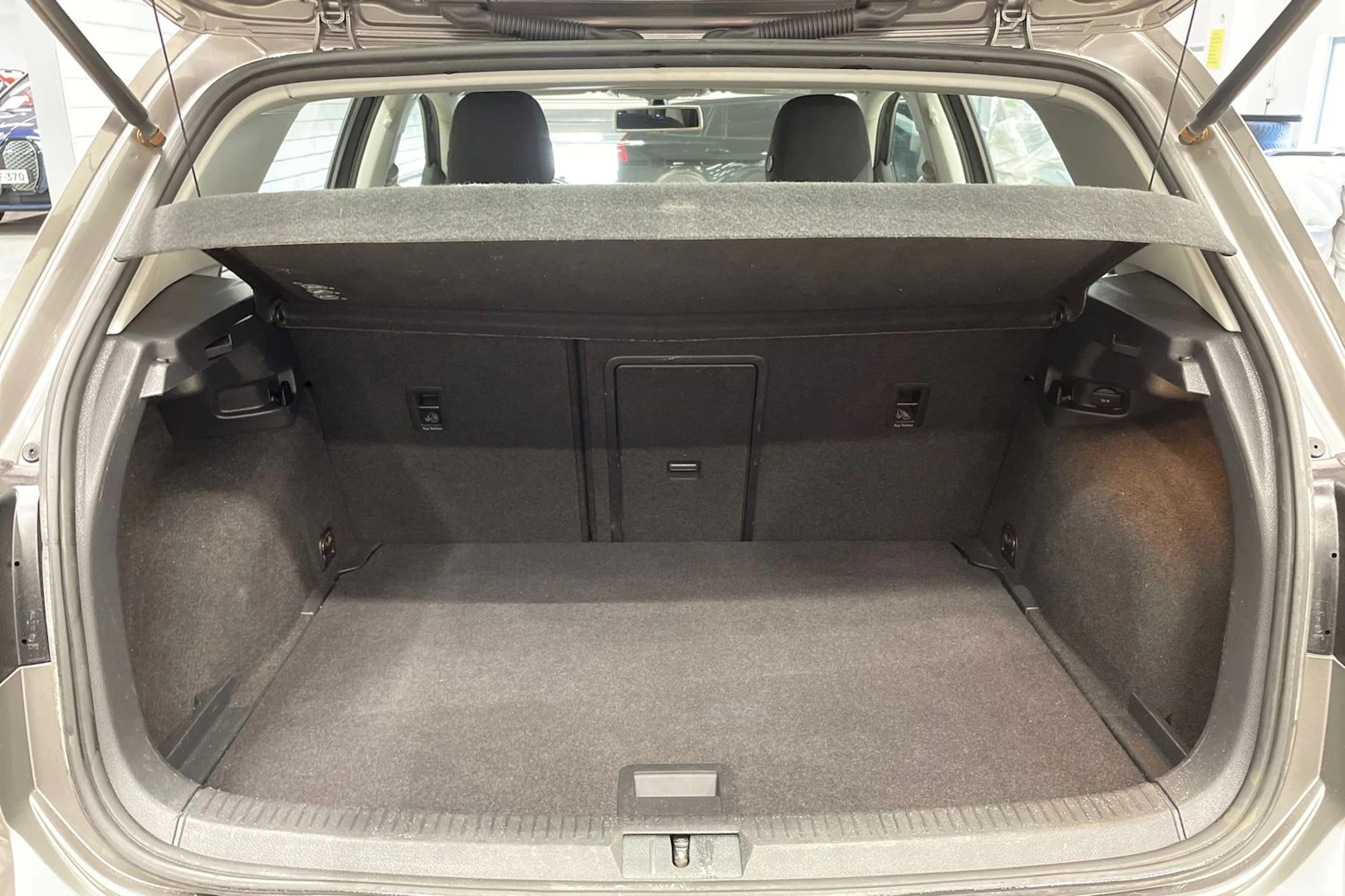 harmaa Volkswagen Golf 2015 kuva 12.