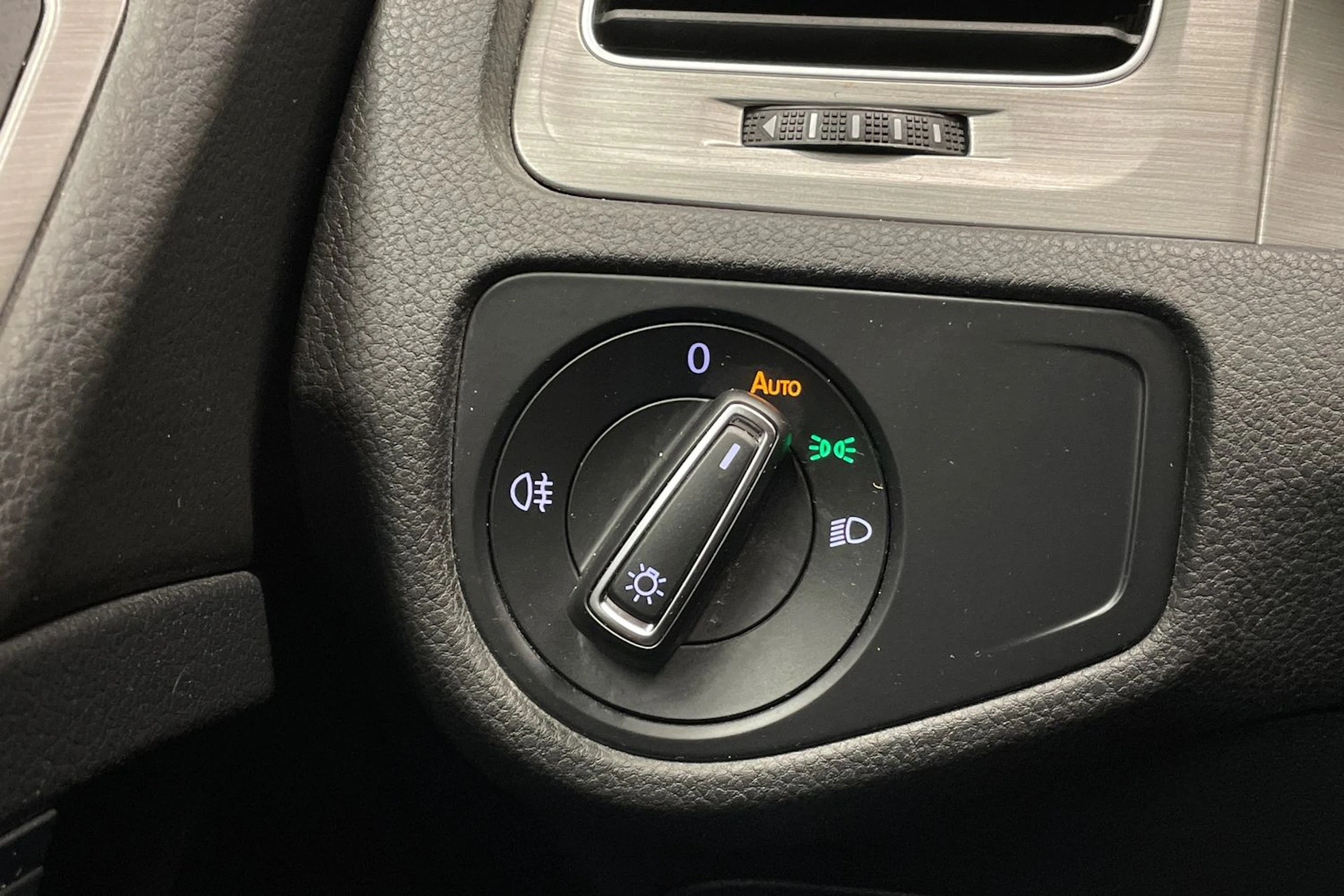 harmaa Volkswagen Golf 2015 kuva 17.