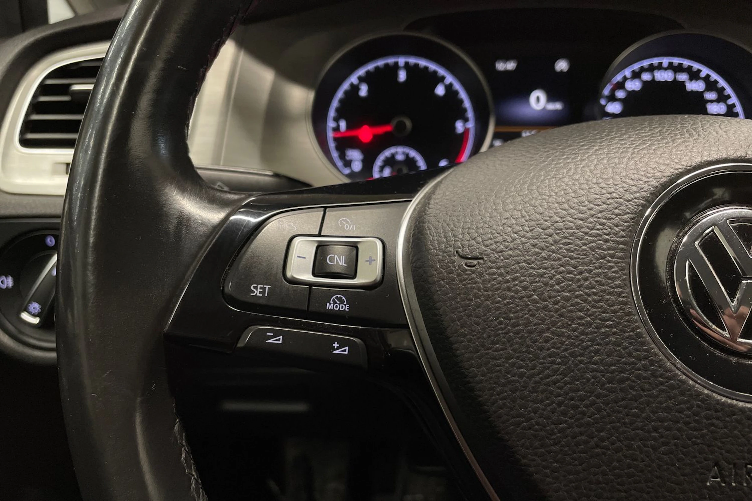 harmaa Volkswagen Golf 2015 kuva 18.