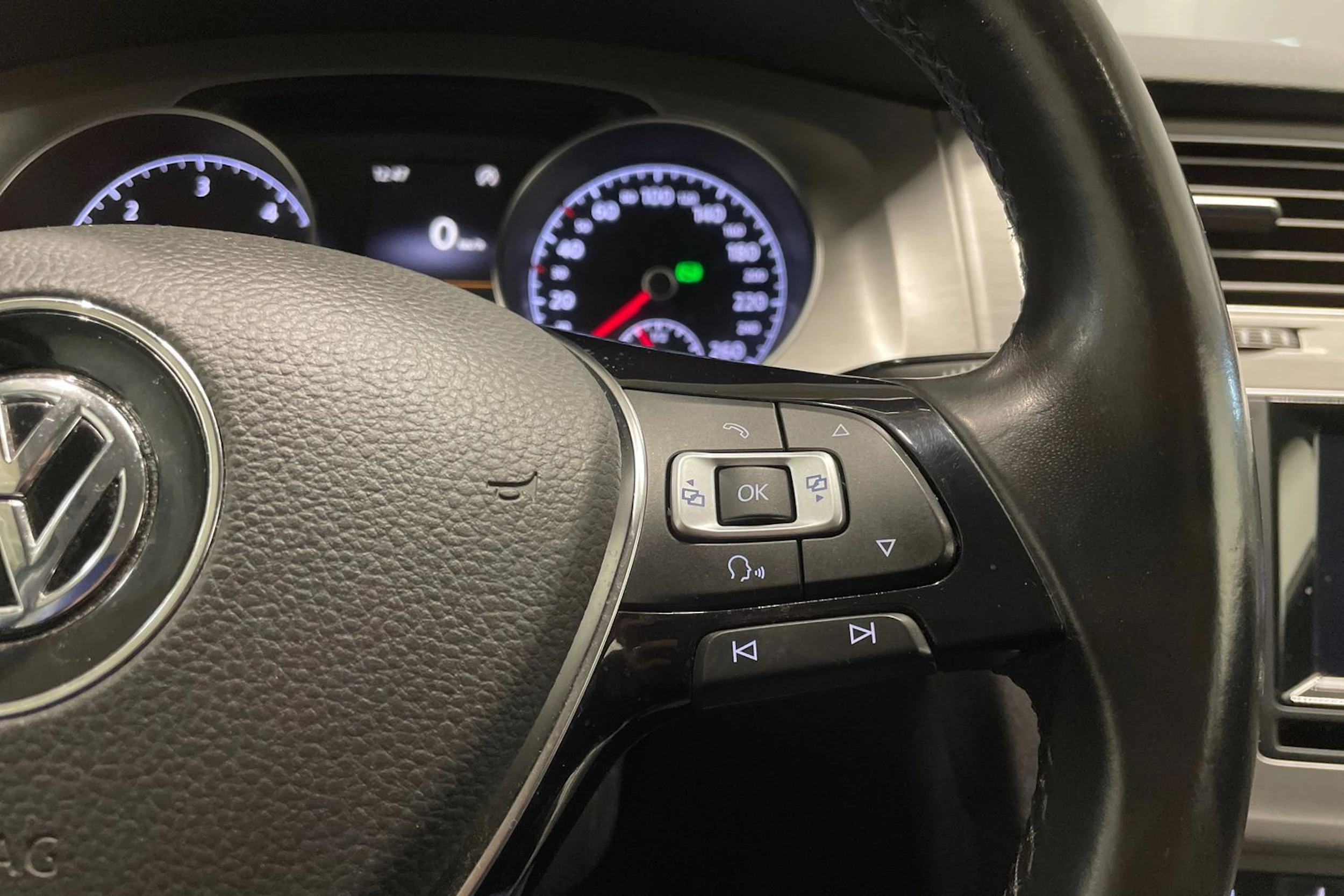 harmaa Volkswagen Golf 2015 kuva 19.