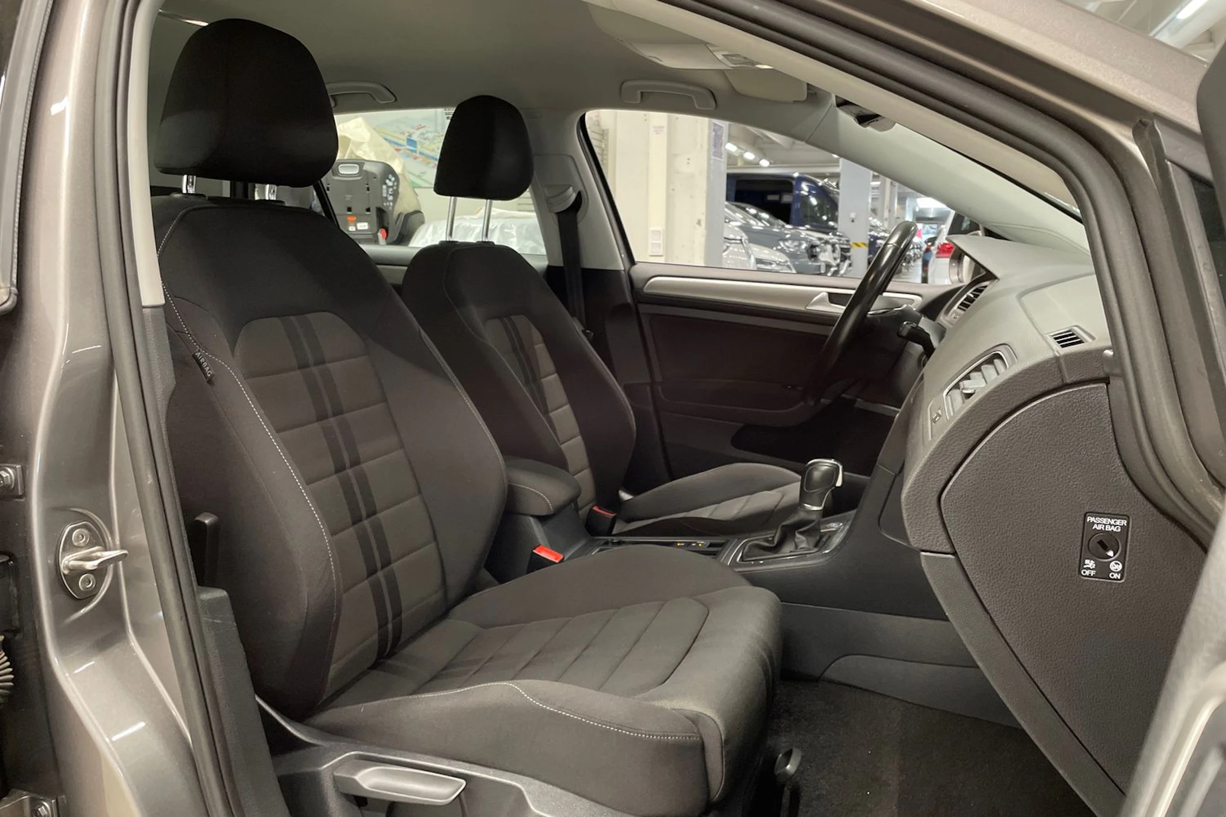 harmaa Volkswagen Golf 2015 kuva 21.