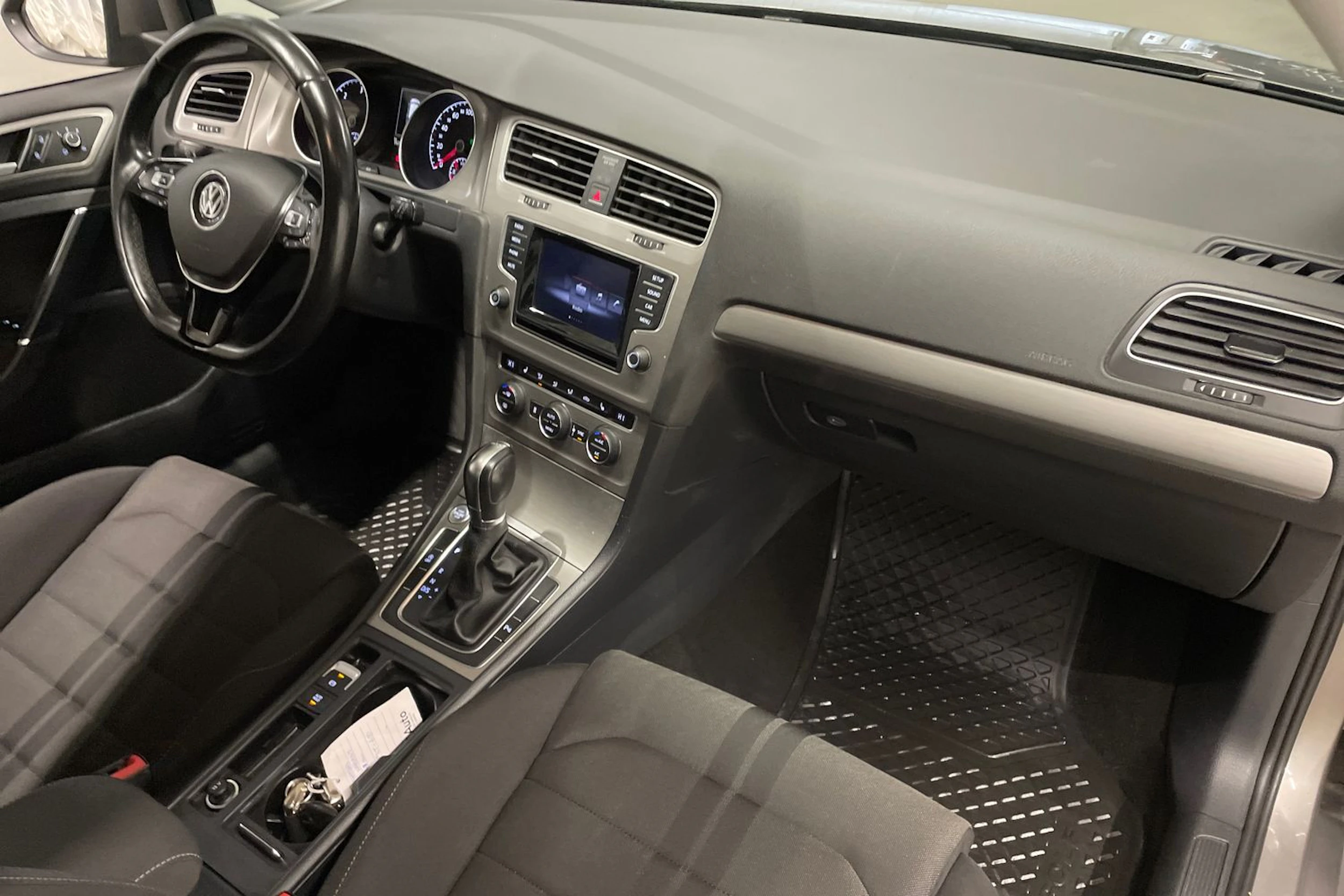 harmaa Volkswagen Golf 2015 kuva 22.