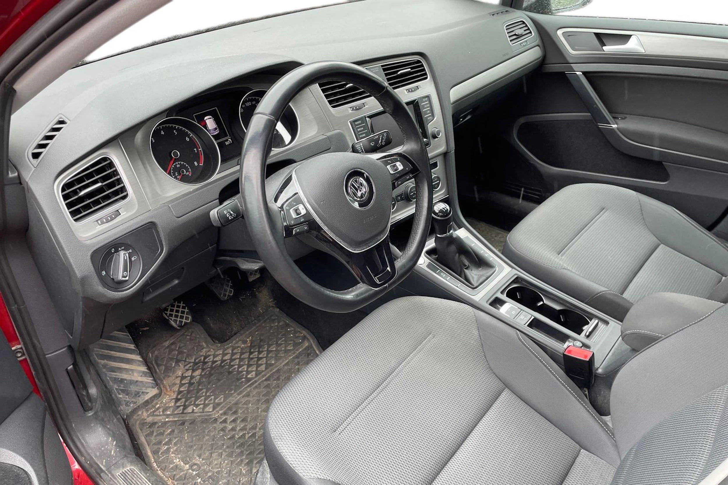 punainen Volkswagen Golf 2015 kuva 3.