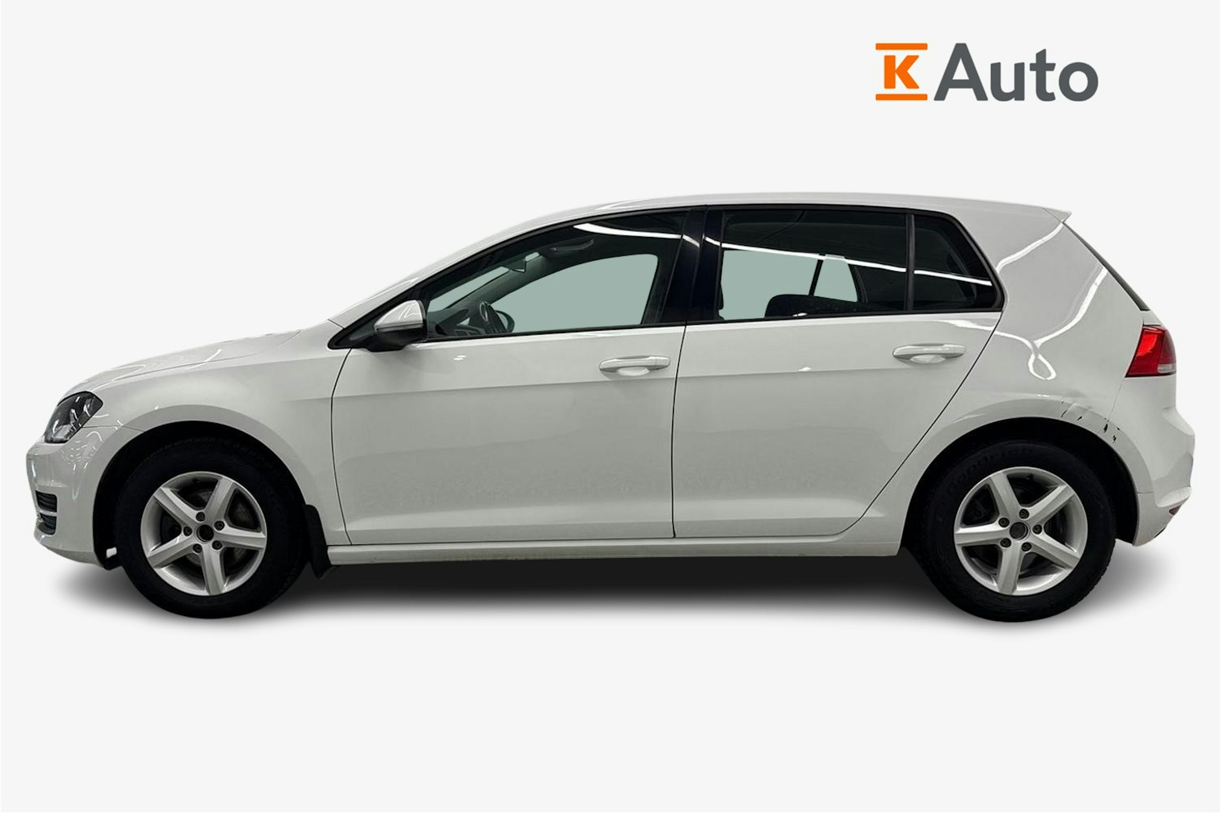 Valkoinen Volkswagen GOLF 2015 kuva 6.