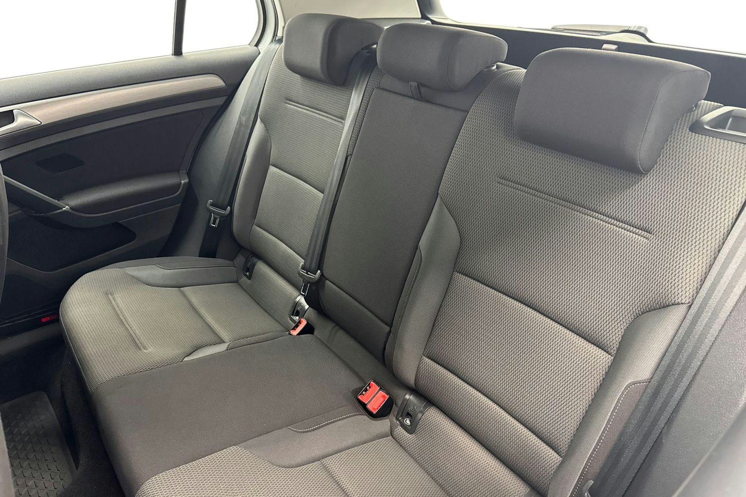 Valkoinen Volkswagen GOLF 2015 kuva 10.