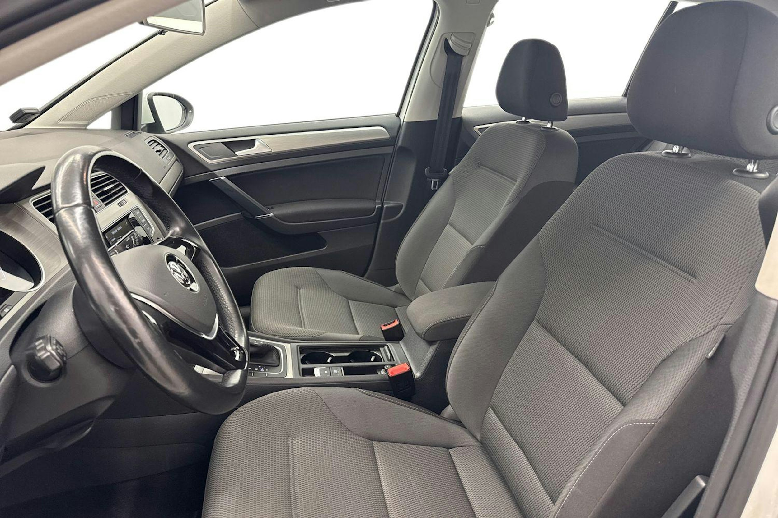Valkoinen Volkswagen GOLF 2015 kuva 11.