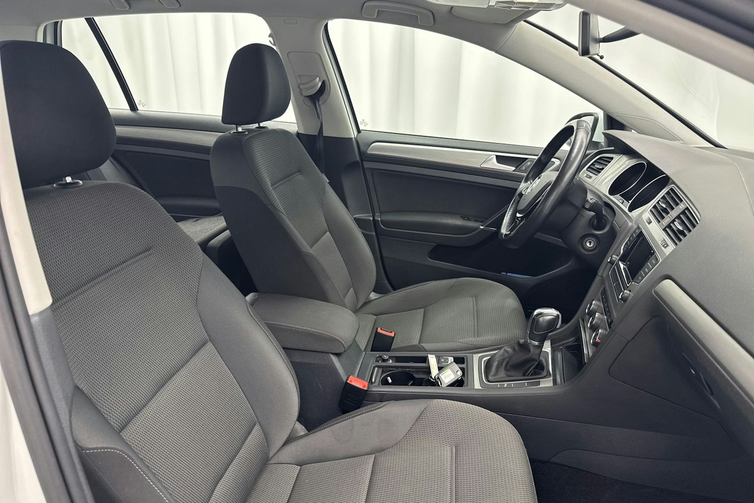 Valkoinen Volkswagen GOLF 2015 kuva 13.