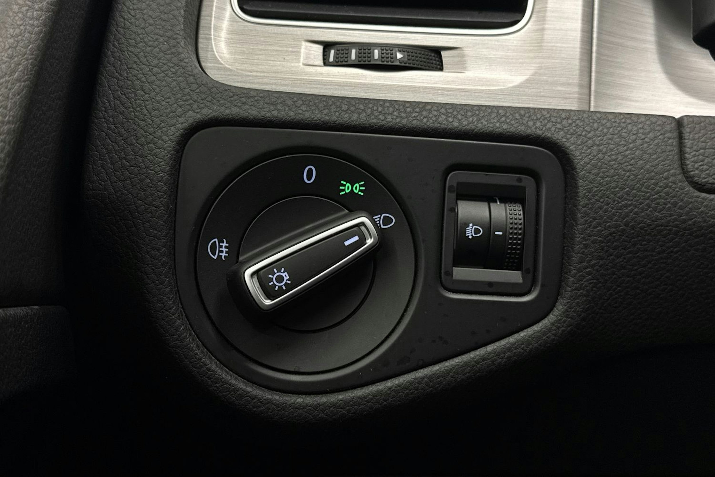 Valkoinen Volkswagen GOLF 2015 kuva 18.