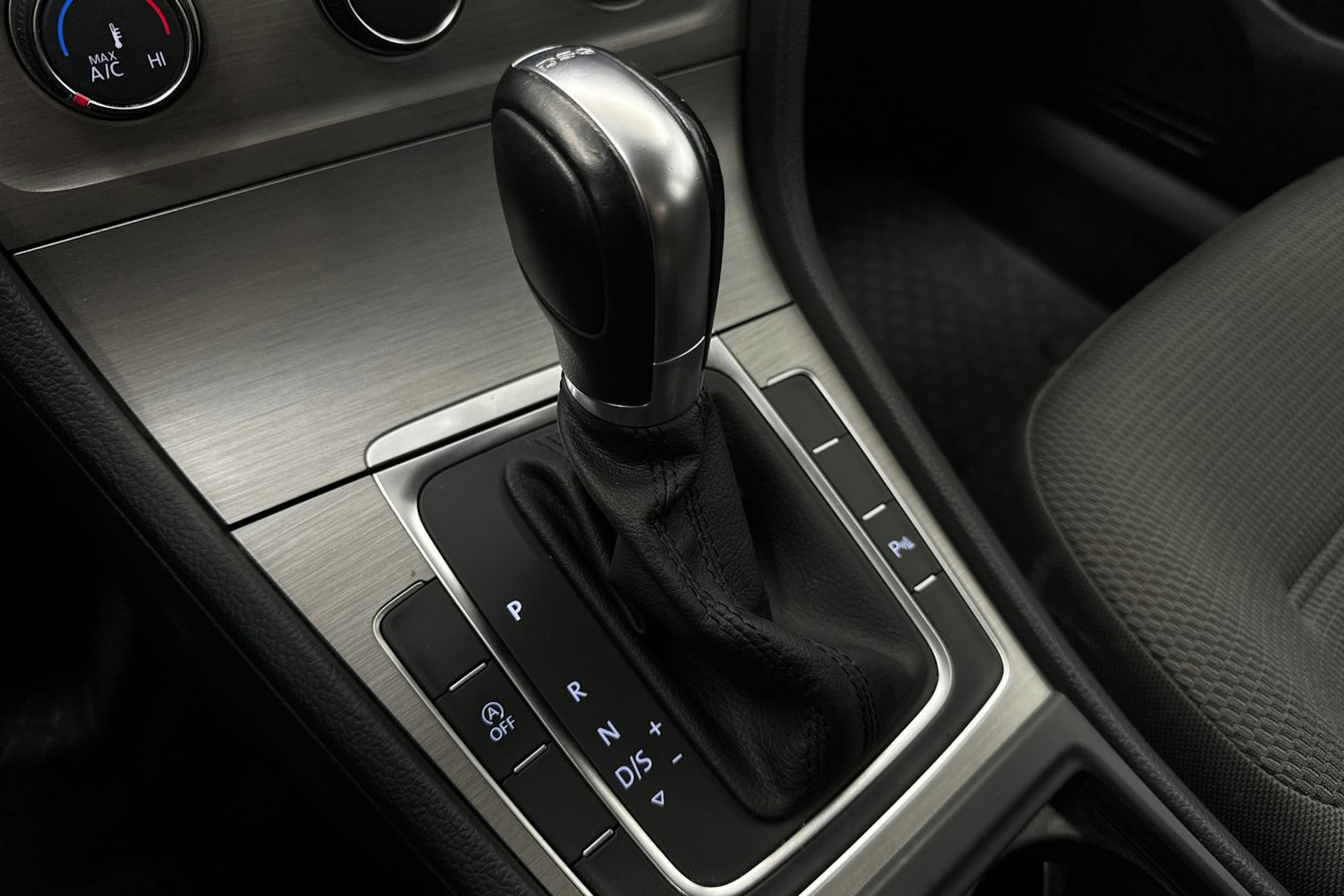 Valkoinen Volkswagen GOLF 2015 kuva 29.