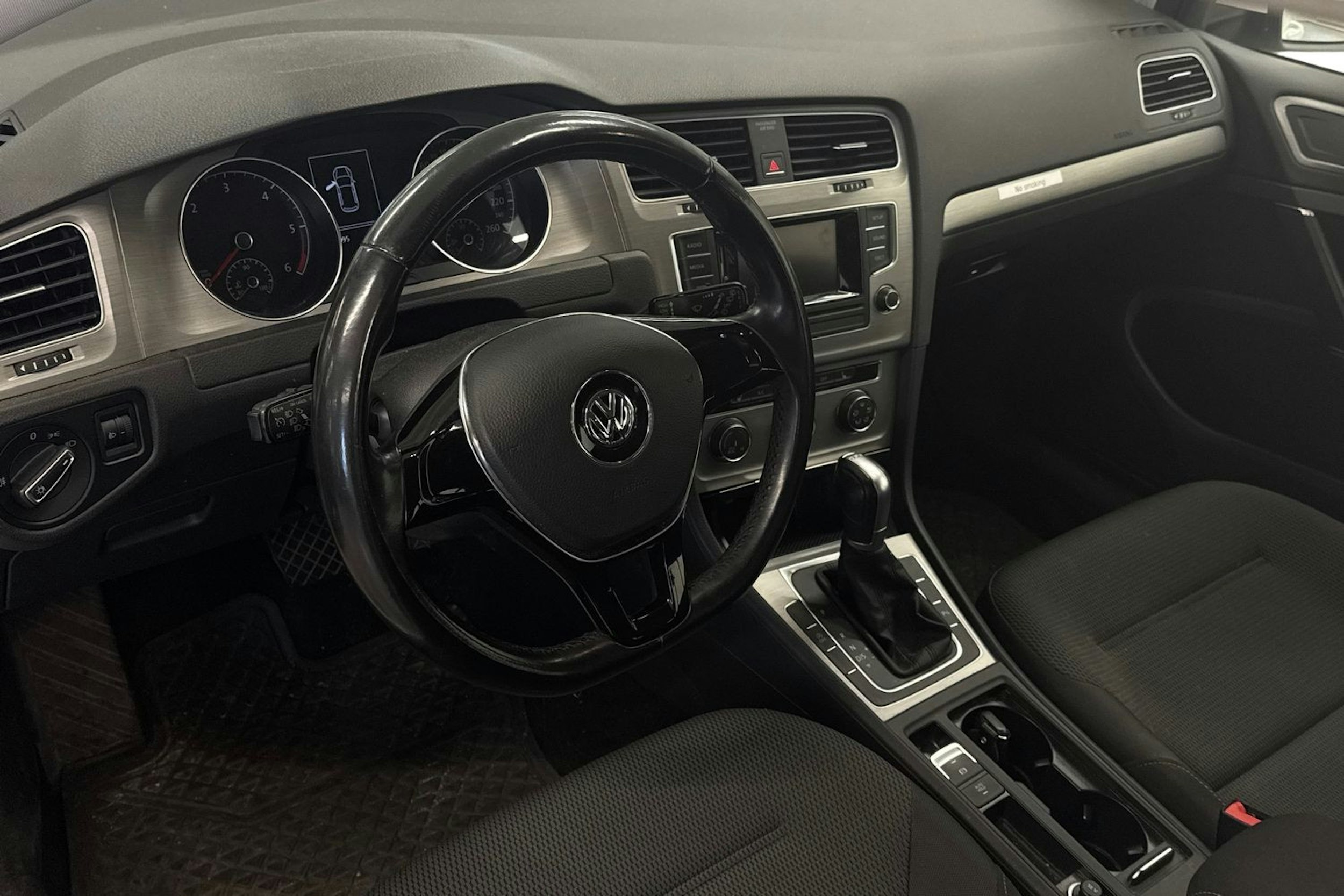 Valkoinen Volkswagen Golf 2015 kuva 3.