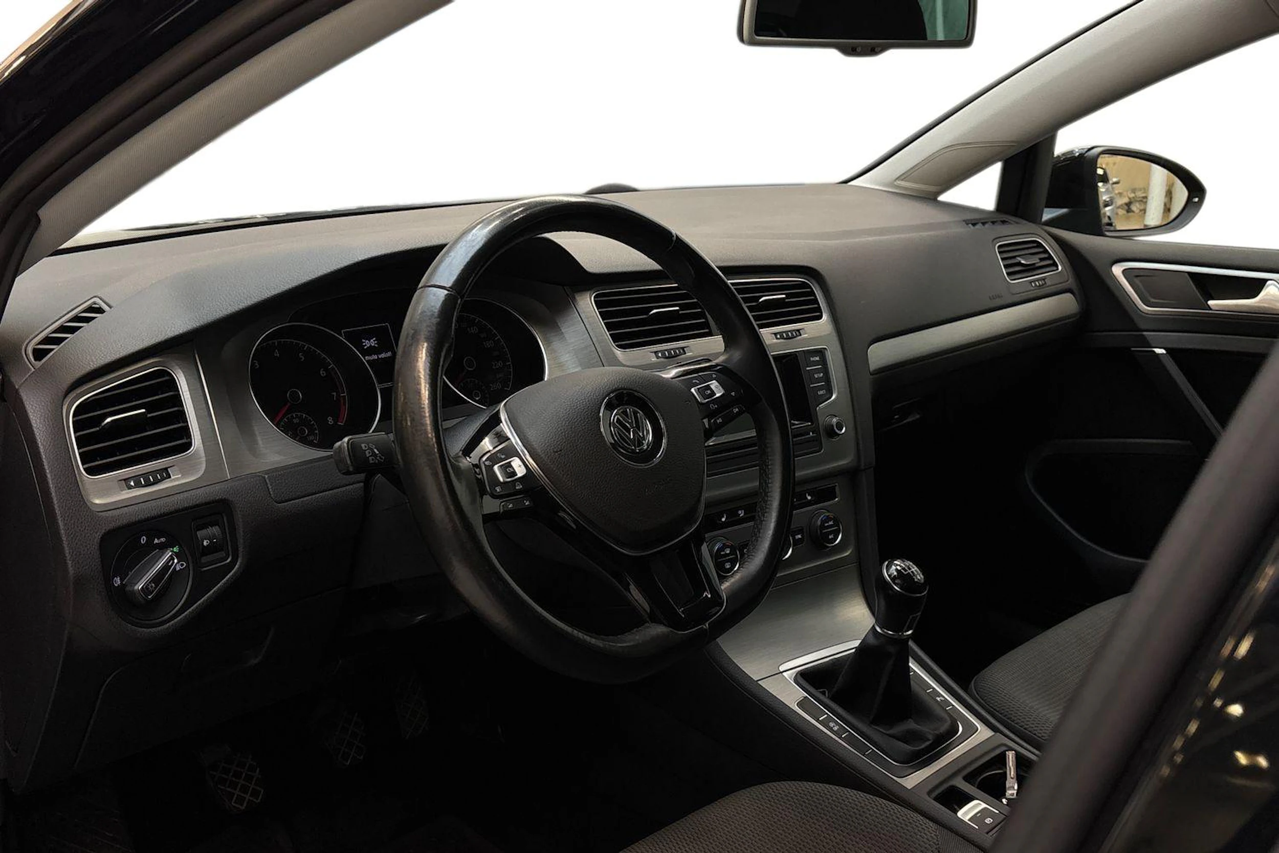 Musta Volkswagen GOLF 2016 kuva 6.
