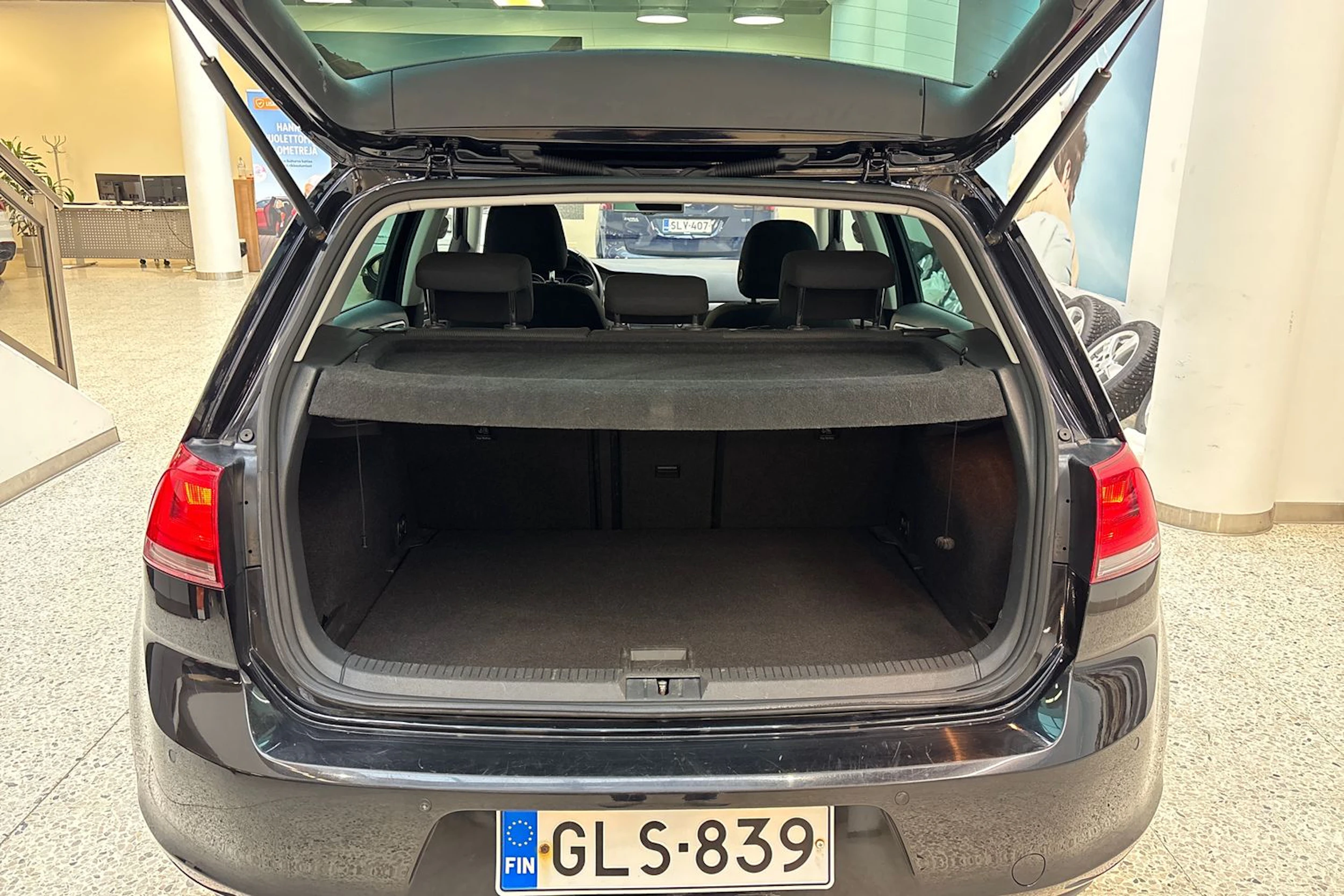 Musta Volkswagen GOLF 2016 kuva 19.