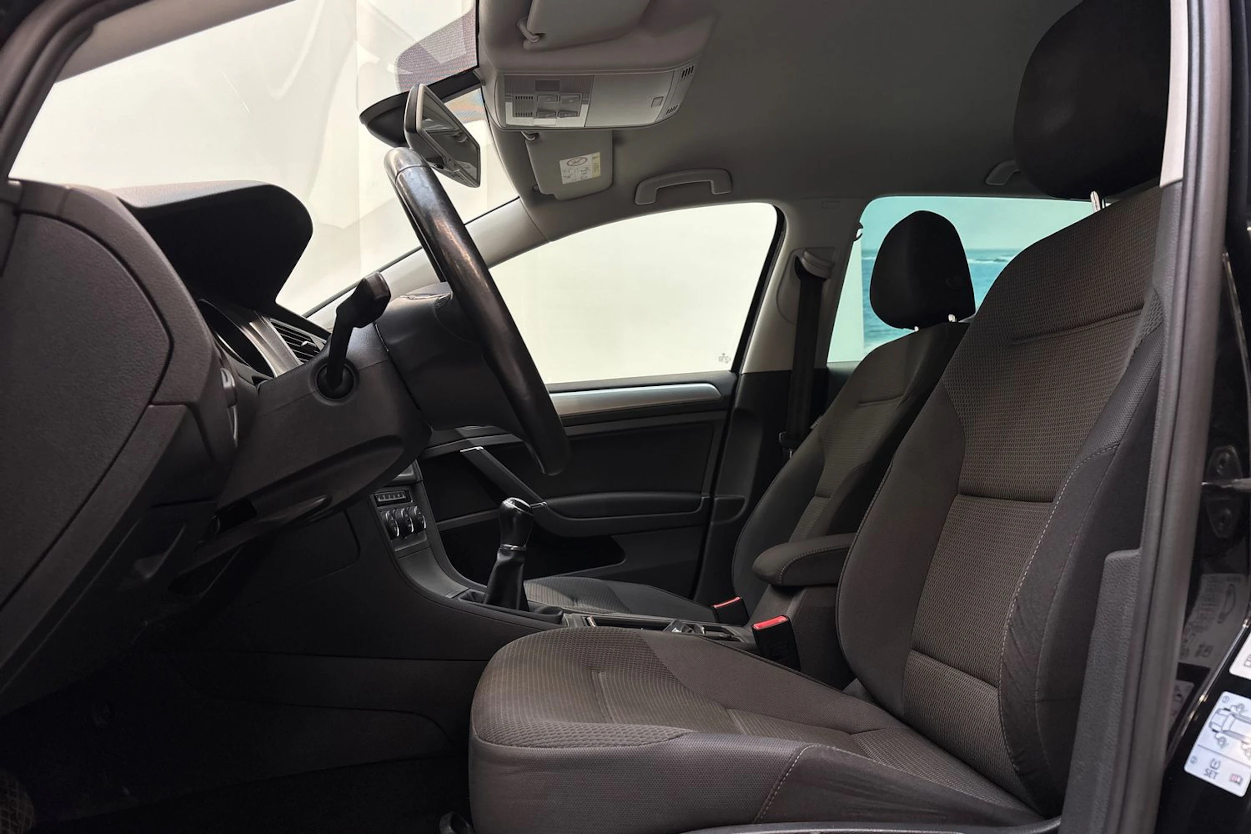 Musta Volkswagen GOLF 2016 kuva 21.