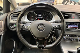 Musta Volkswagen GOLF 2016 kuva 22.