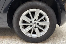 Musta Volkswagen GOLF 2016 kuva 36.