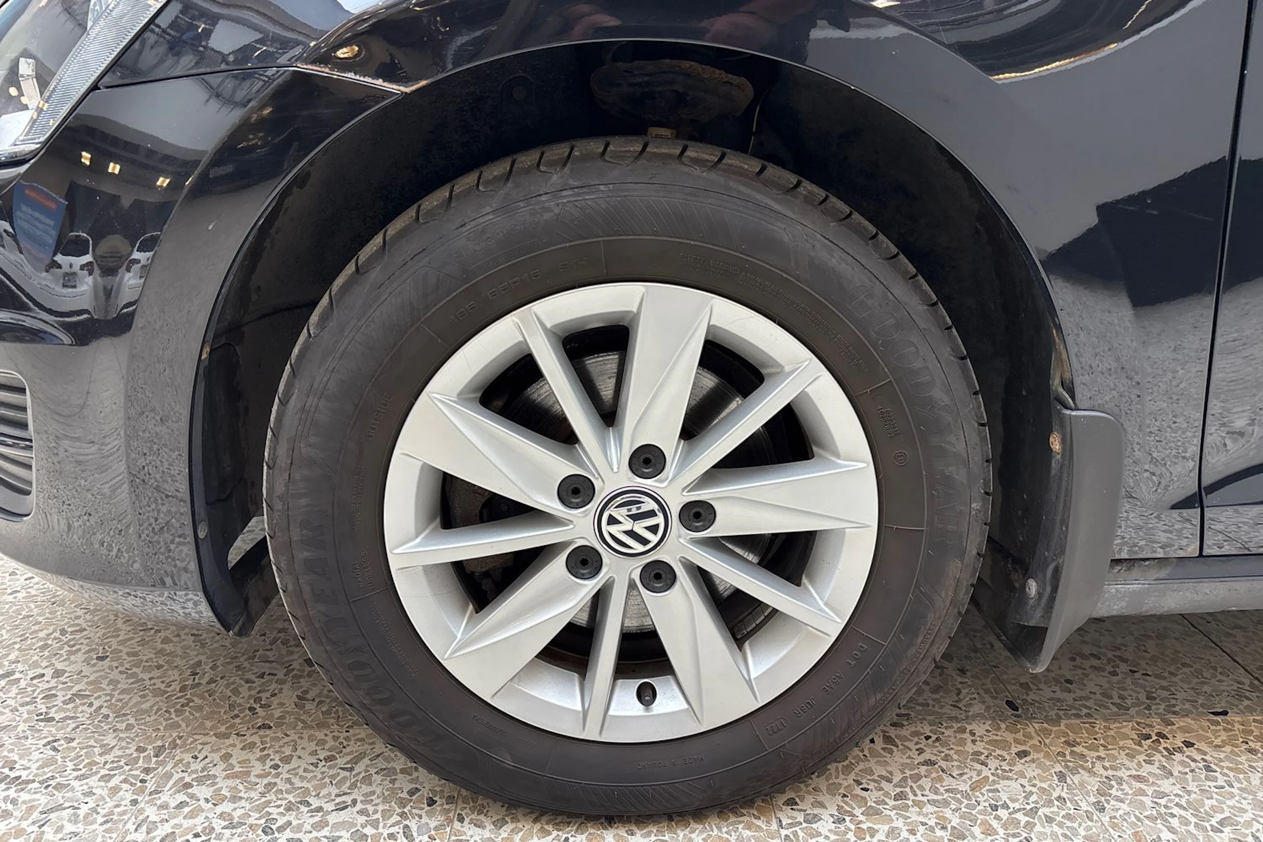 Musta Volkswagen GOLF 2016 kuva 37.
