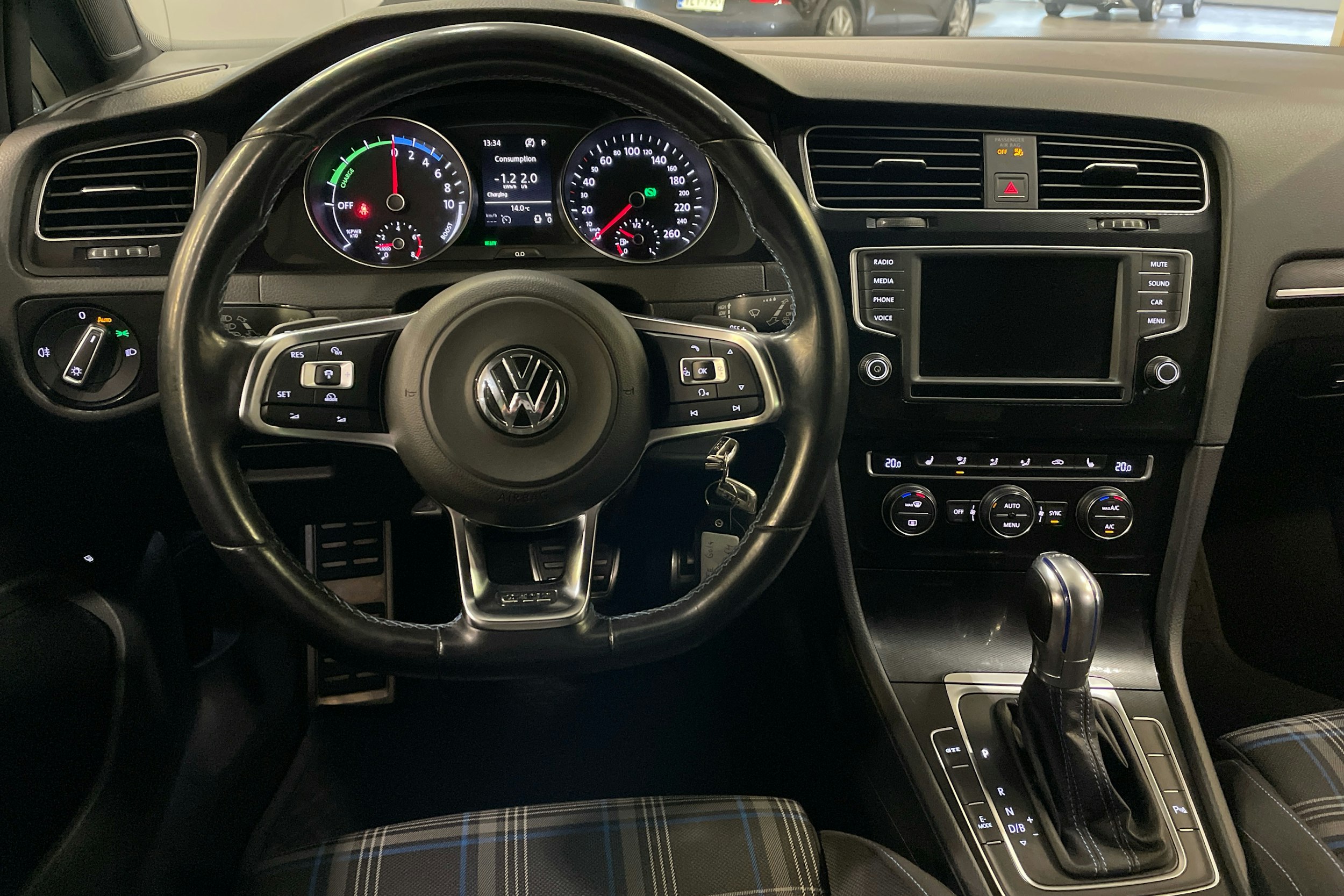 sininen Volkswagen Golf 2015 kuva 7.