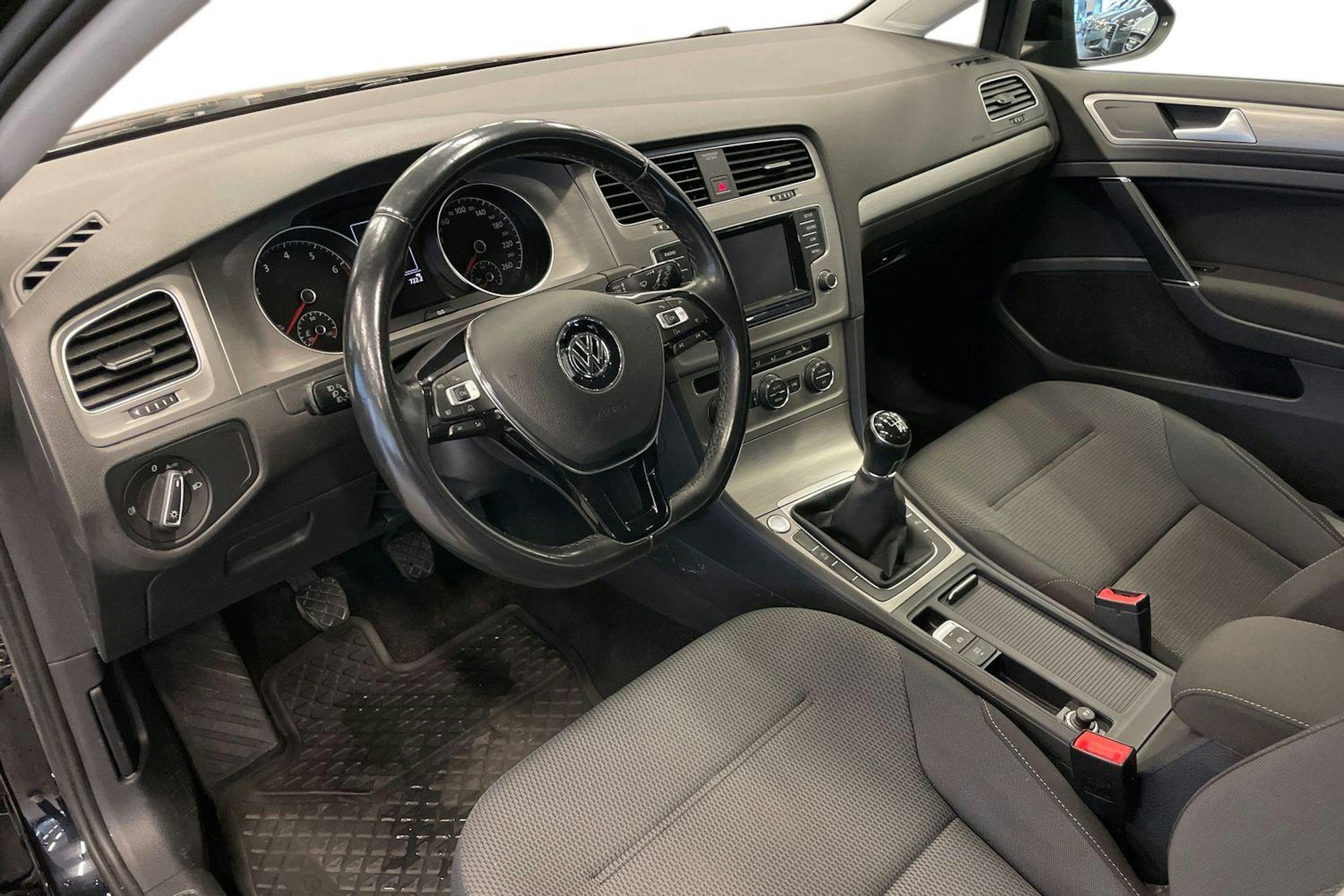 Musta Volkswagen GOLF 2015 kuva 7.