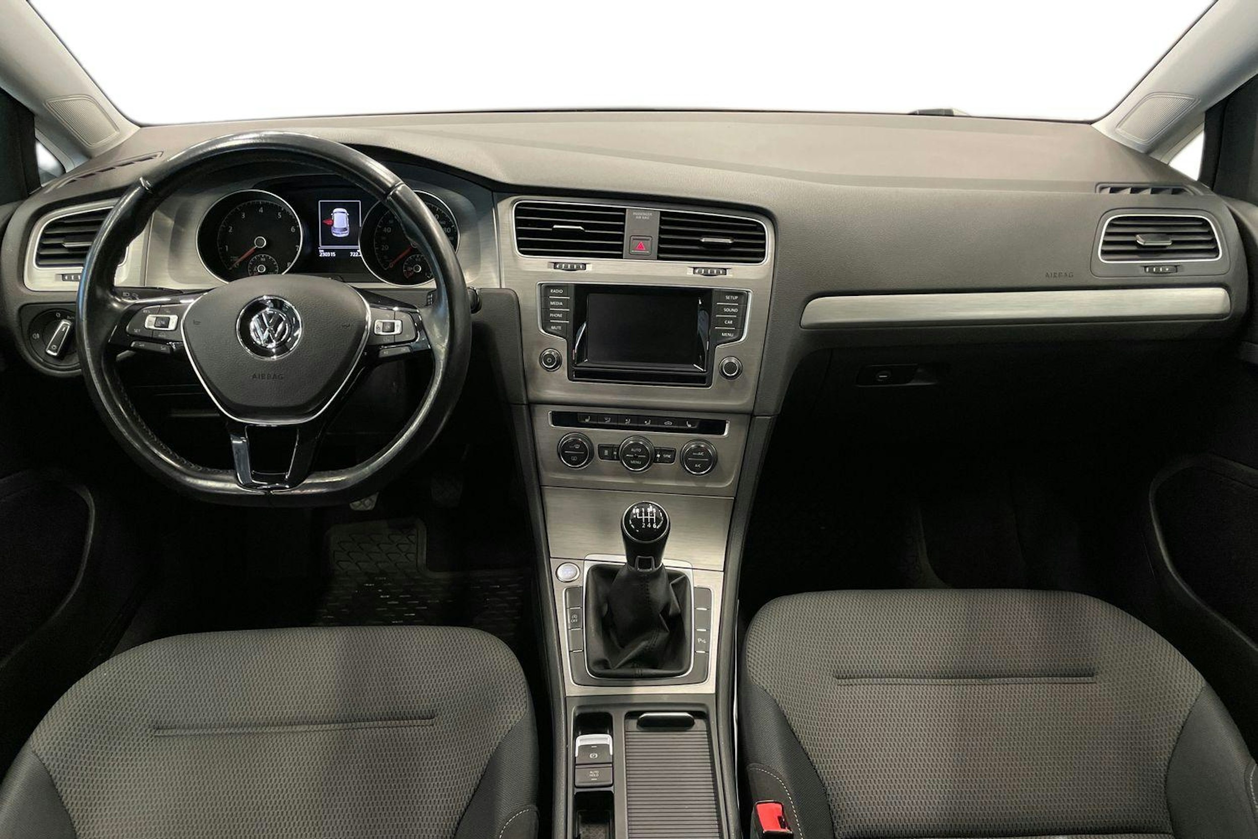 Musta Volkswagen GOLF 2015 kuva 9.