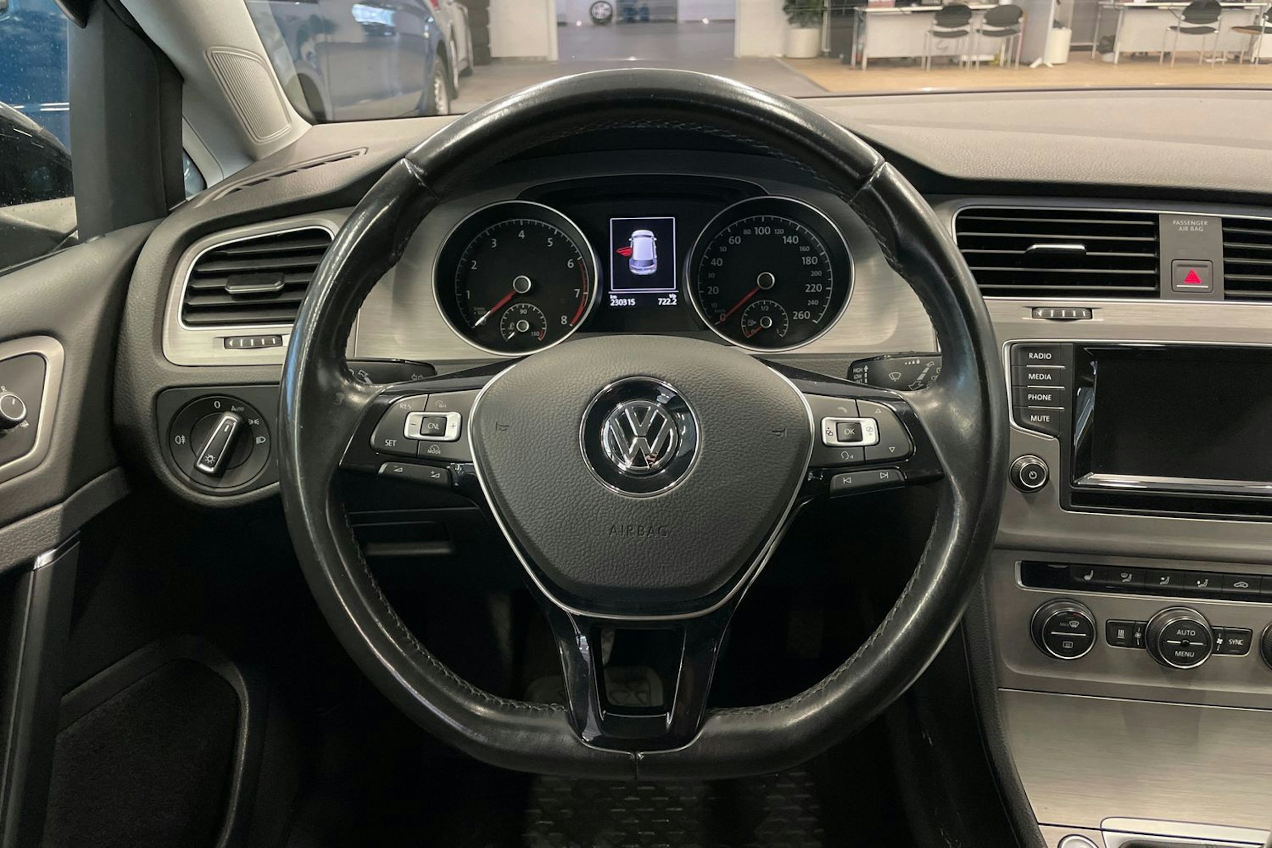Musta Volkswagen GOLF 2015 kuva 15.
