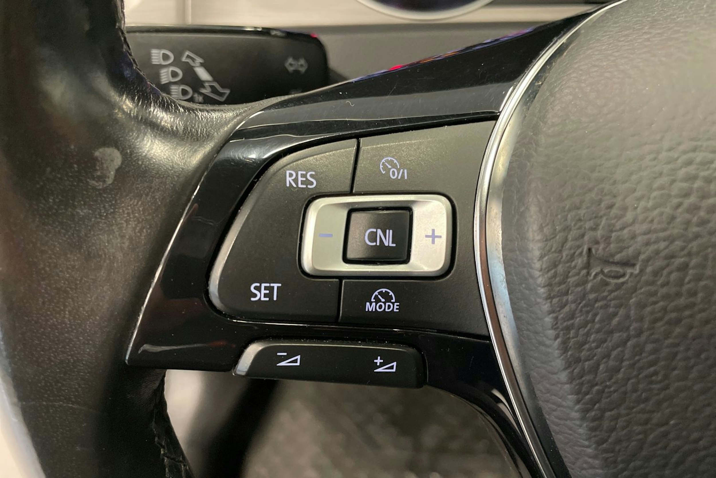 Musta Volkswagen GOLF 2015 kuva 19.