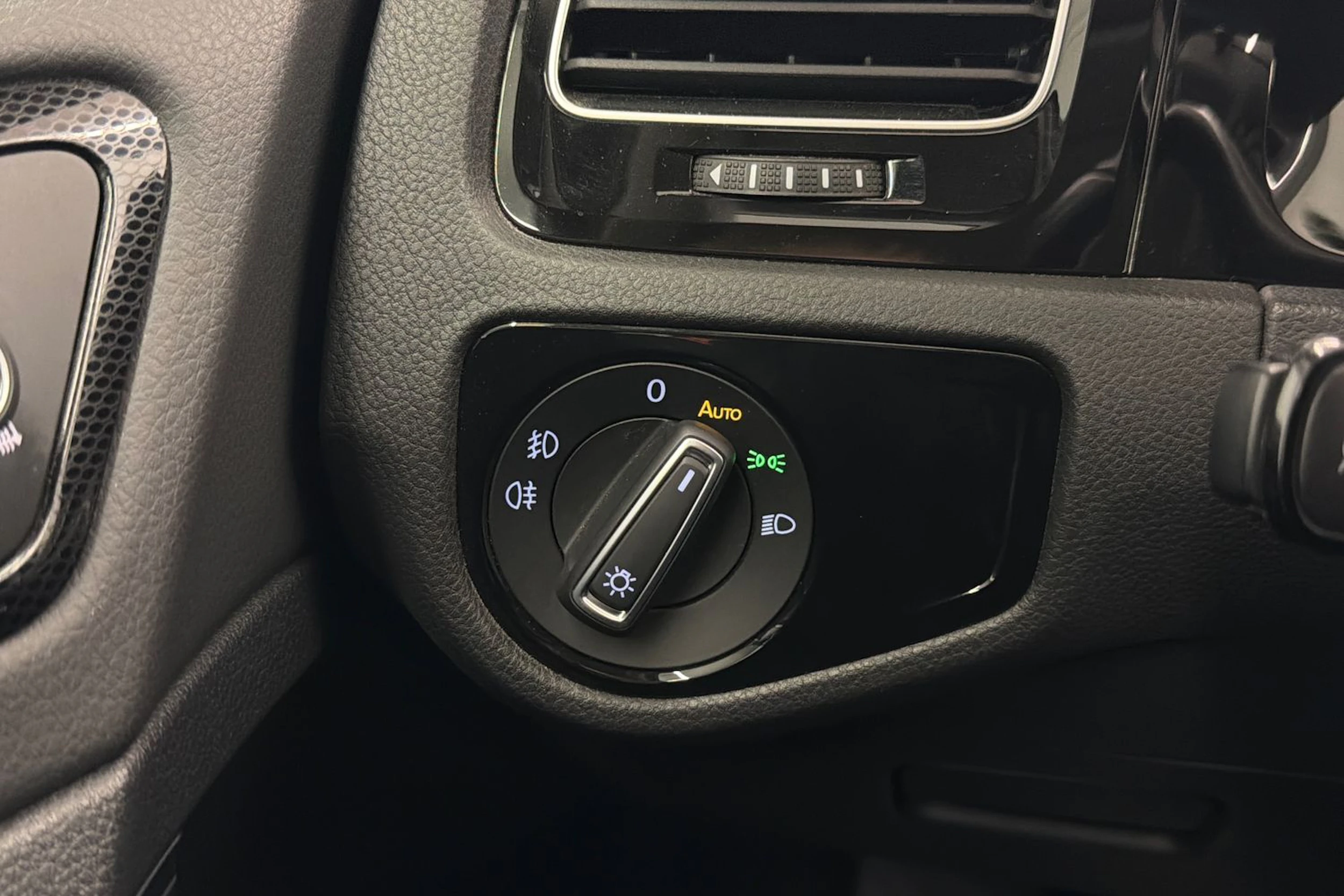 harmaa Volkswagen Golf 2015 kuva 17.