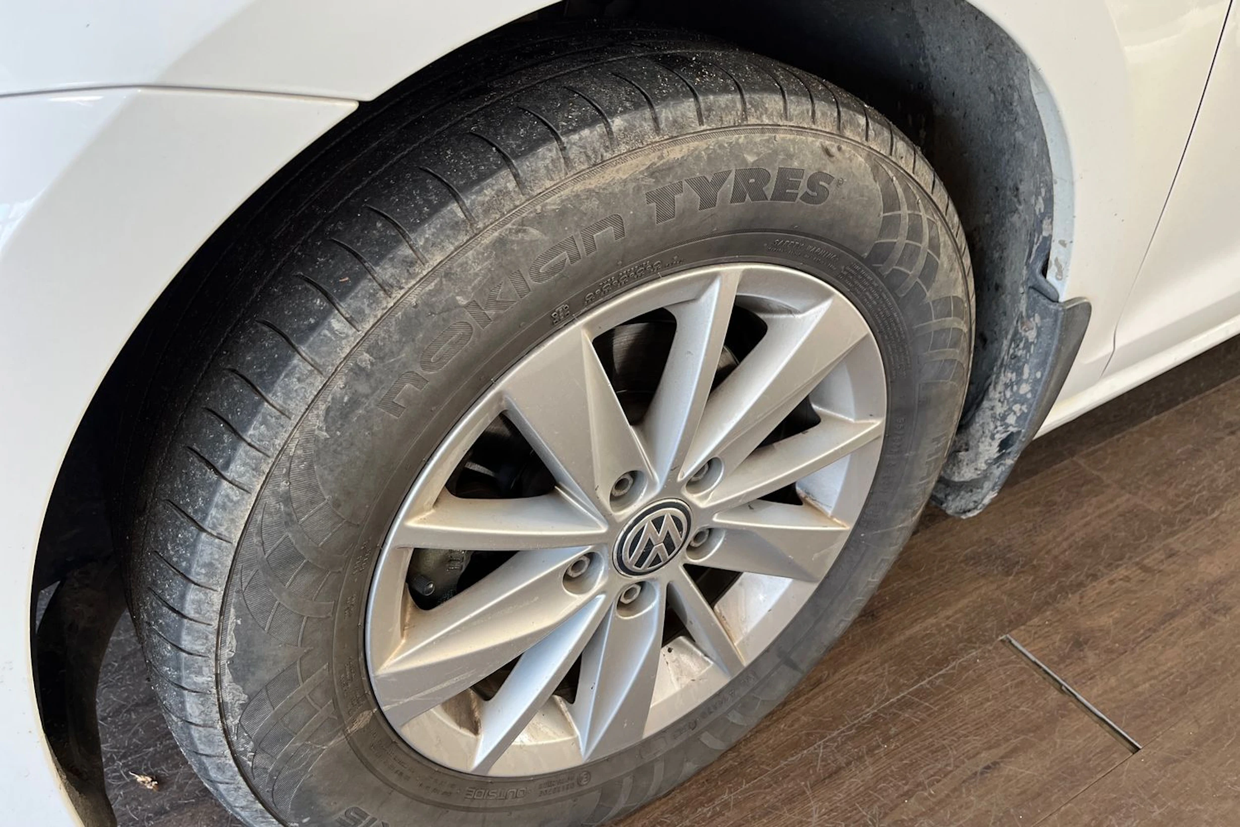 valkoinen Volkswagen Golf 2015 kuva 4.