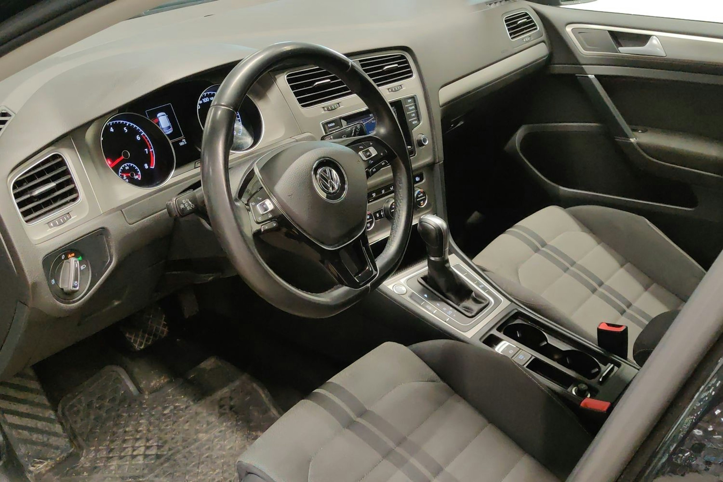 musta Volkswagen Golf 2015 kuva 7.