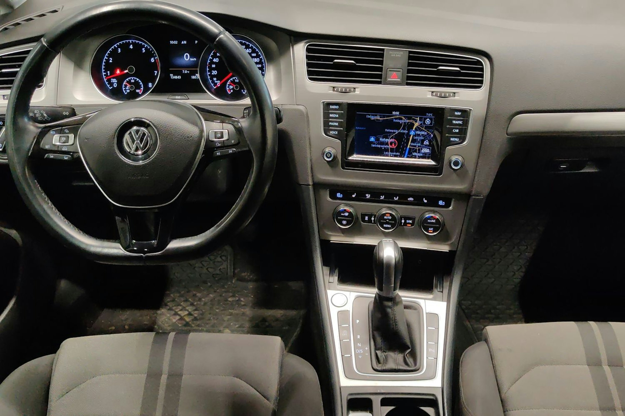 musta Volkswagen Golf 2015 kuva 9.