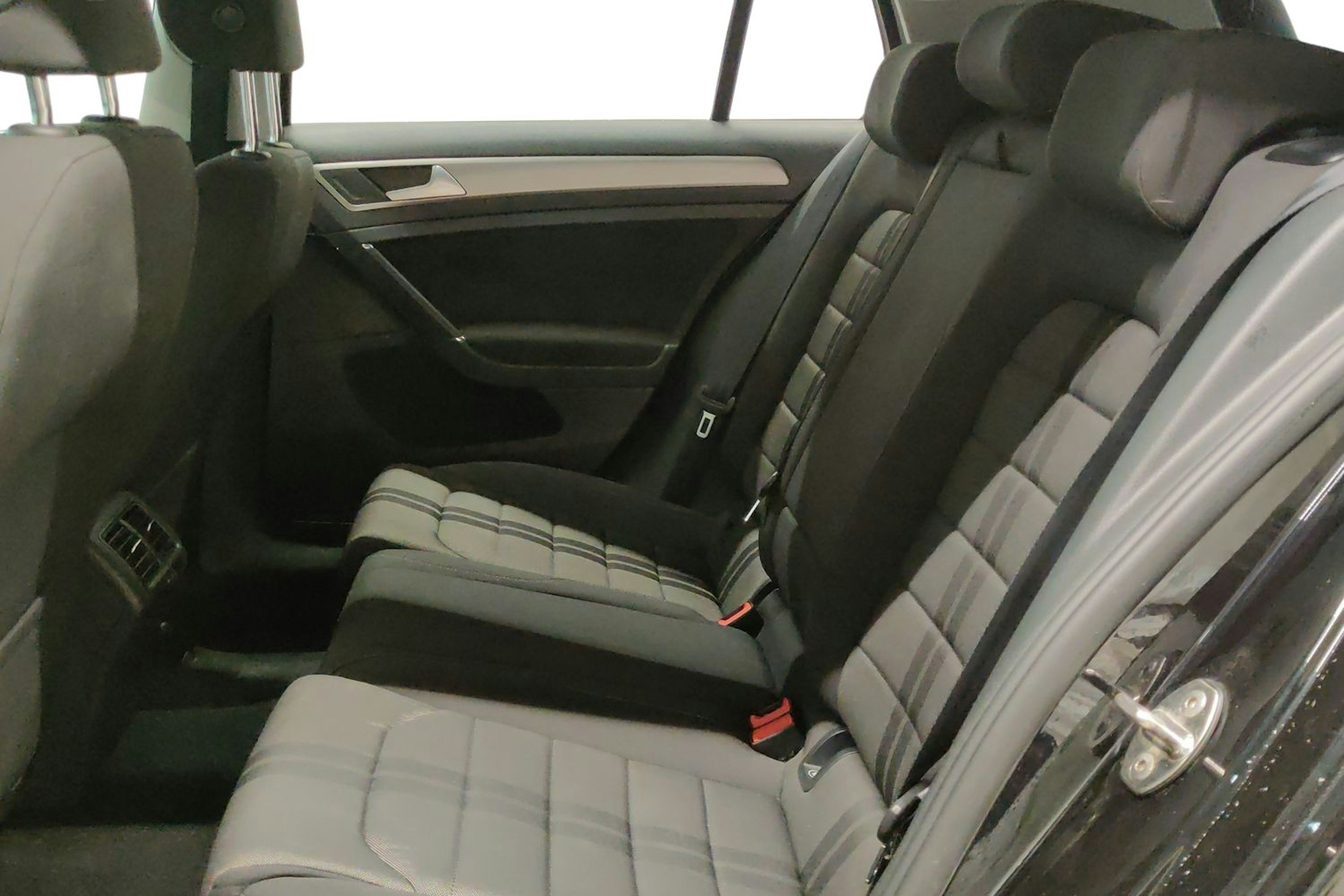 musta Volkswagen Golf 2015 kuva 10.