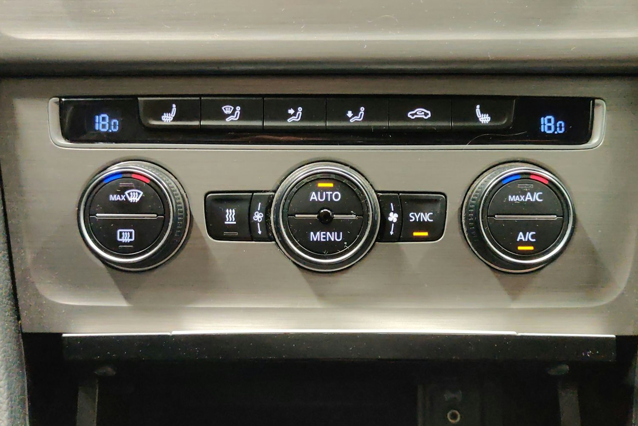 musta Volkswagen Golf 2015 kuva 16.